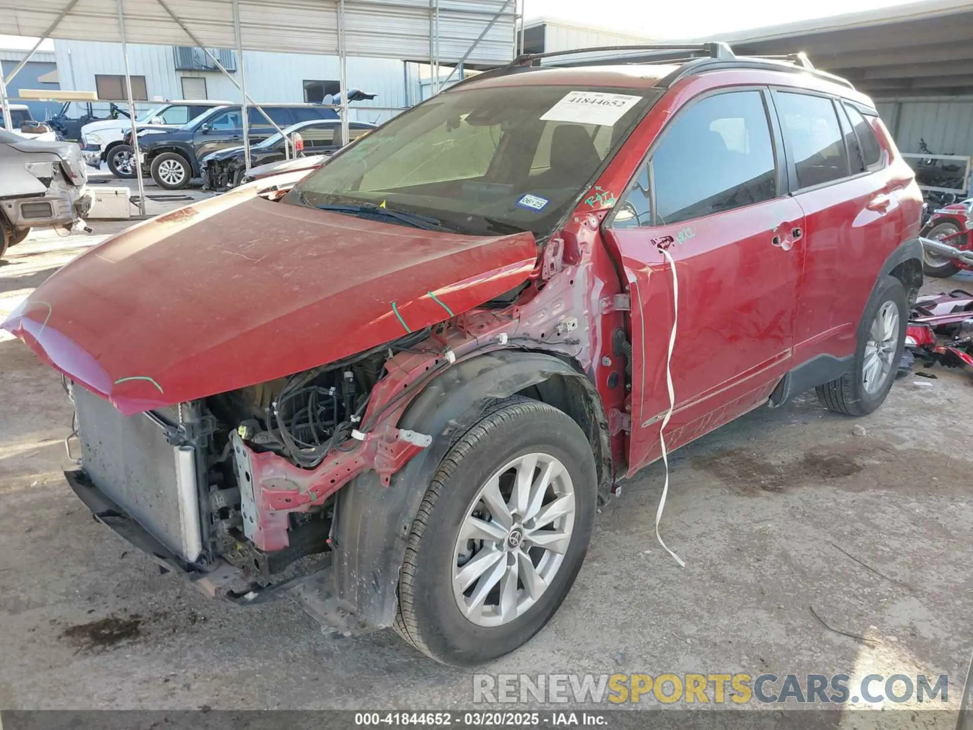 2 Photograph of a damaged car 7MUCAABG8NV038550 TOYOTA COROLLA CROSS 2022