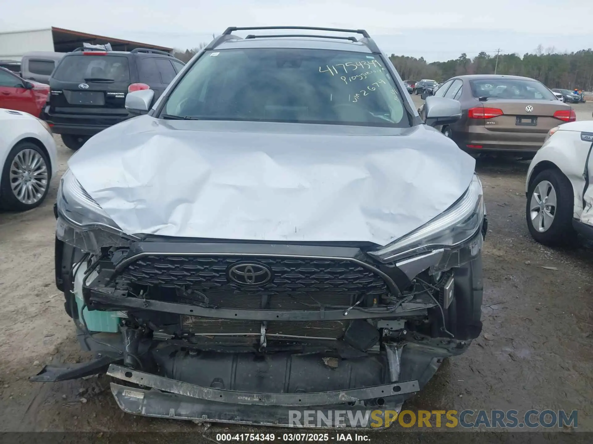 13 Photograph of a damaged car 7MUDAAAG4NV022674 TOYOTA COROLLA CROSS 2022