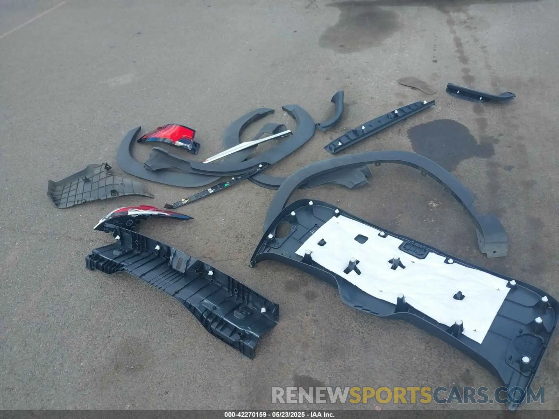 12 Photograph of a damaged car 7MUDAAAG7NV003004 TOYOTA COROLLA CROSS 2022