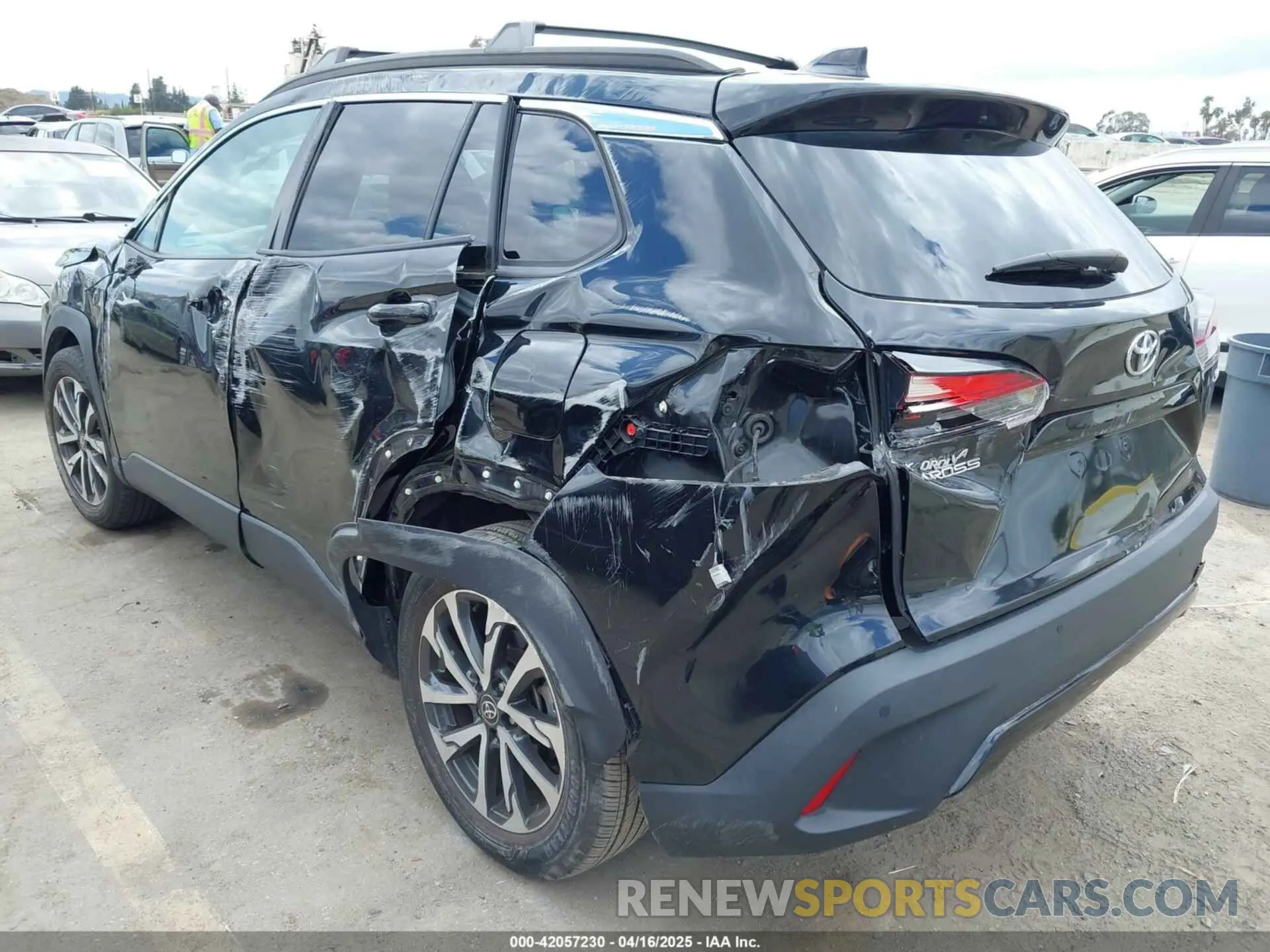 3 Photograph of a damaged car 7MUDAABG6NV030600 TOYOTA COROLLA CROSS 2022