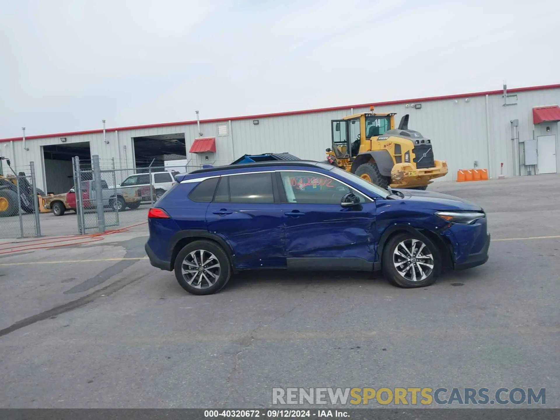 13 Photograph of a damaged car 7MUDAABG7NV029360 TOYOTA COROLLA CROSS 2022