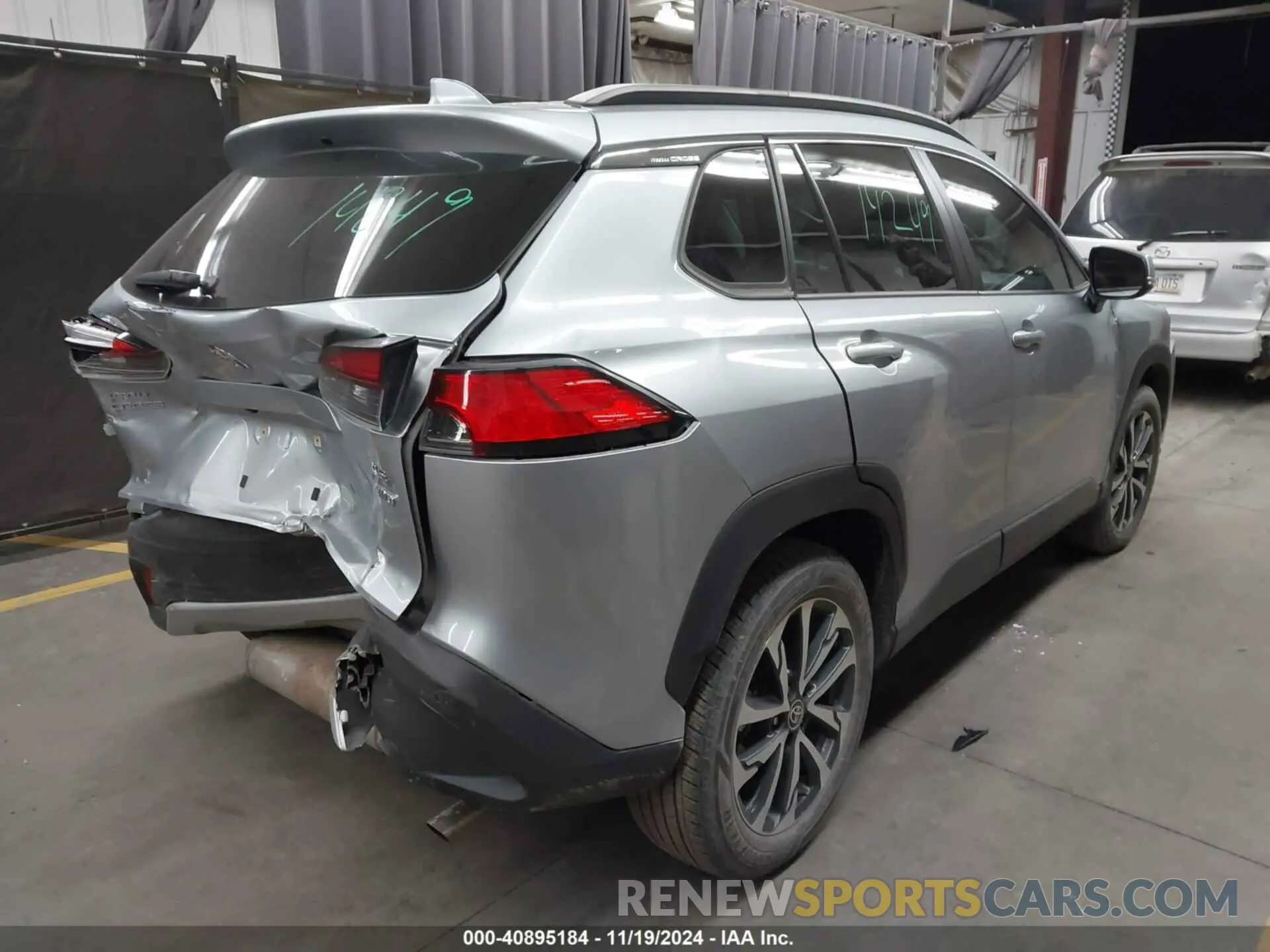 4 Photograph of a damaged car 7MUDAABG8NV022529 TOYOTA COROLLA CROSS 2022