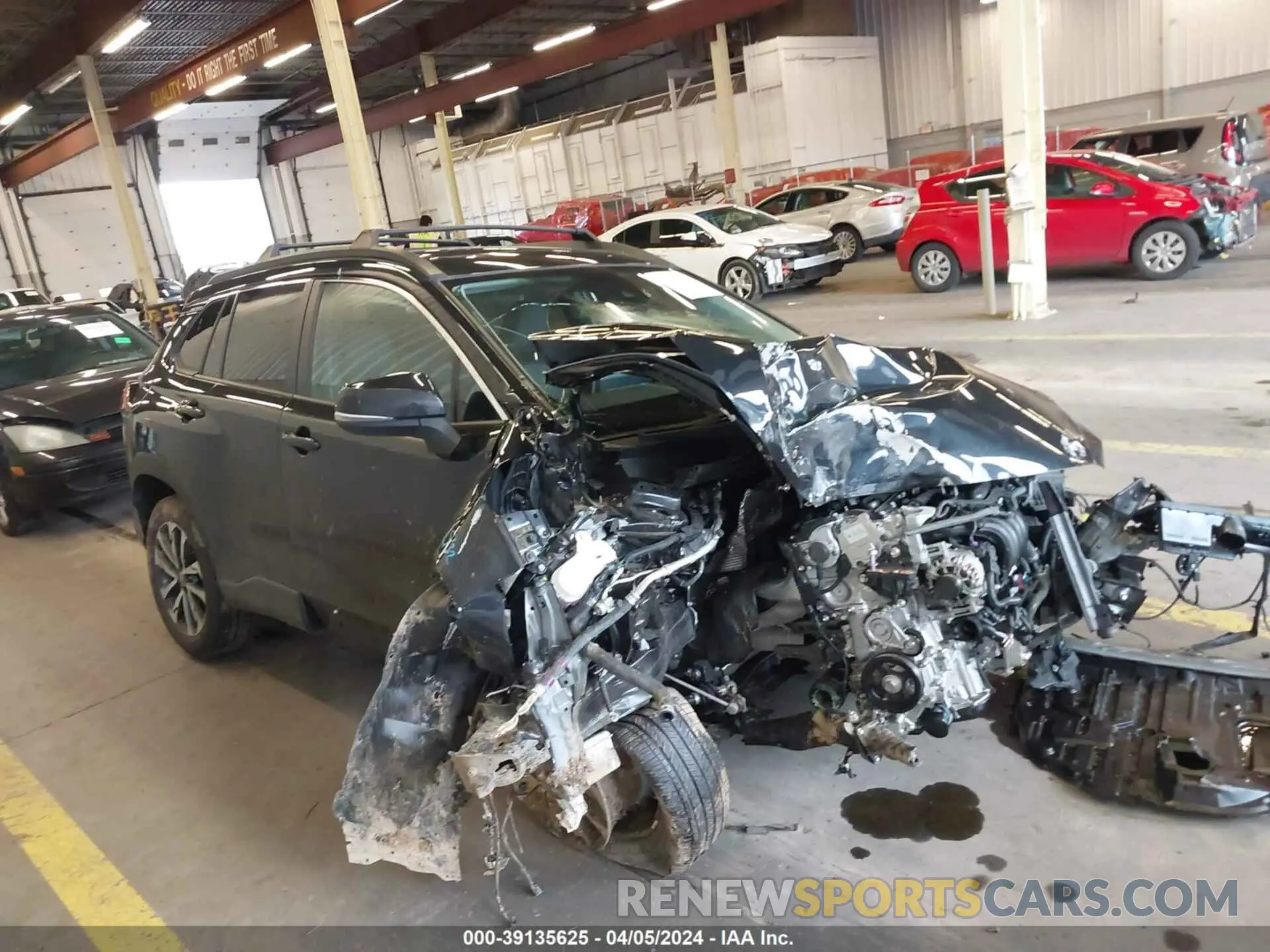 14 Photograph of a damaged car 7MUDAABGXNV027439 TOYOTA COROLLA CROSS 2022