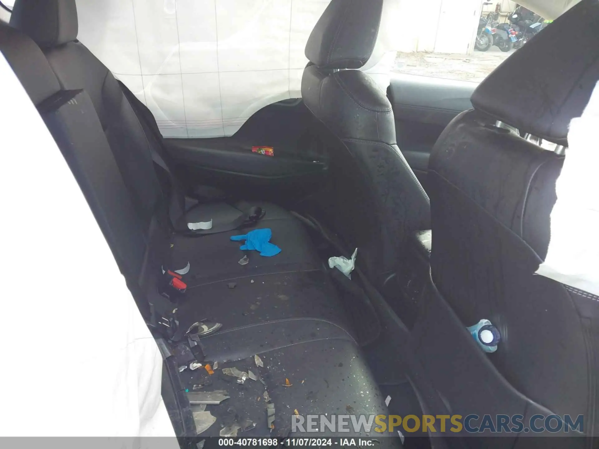 8 Photograph of a damaged car 7MUEAAAG1NV027979 TOYOTA COROLLA CROSS 2022