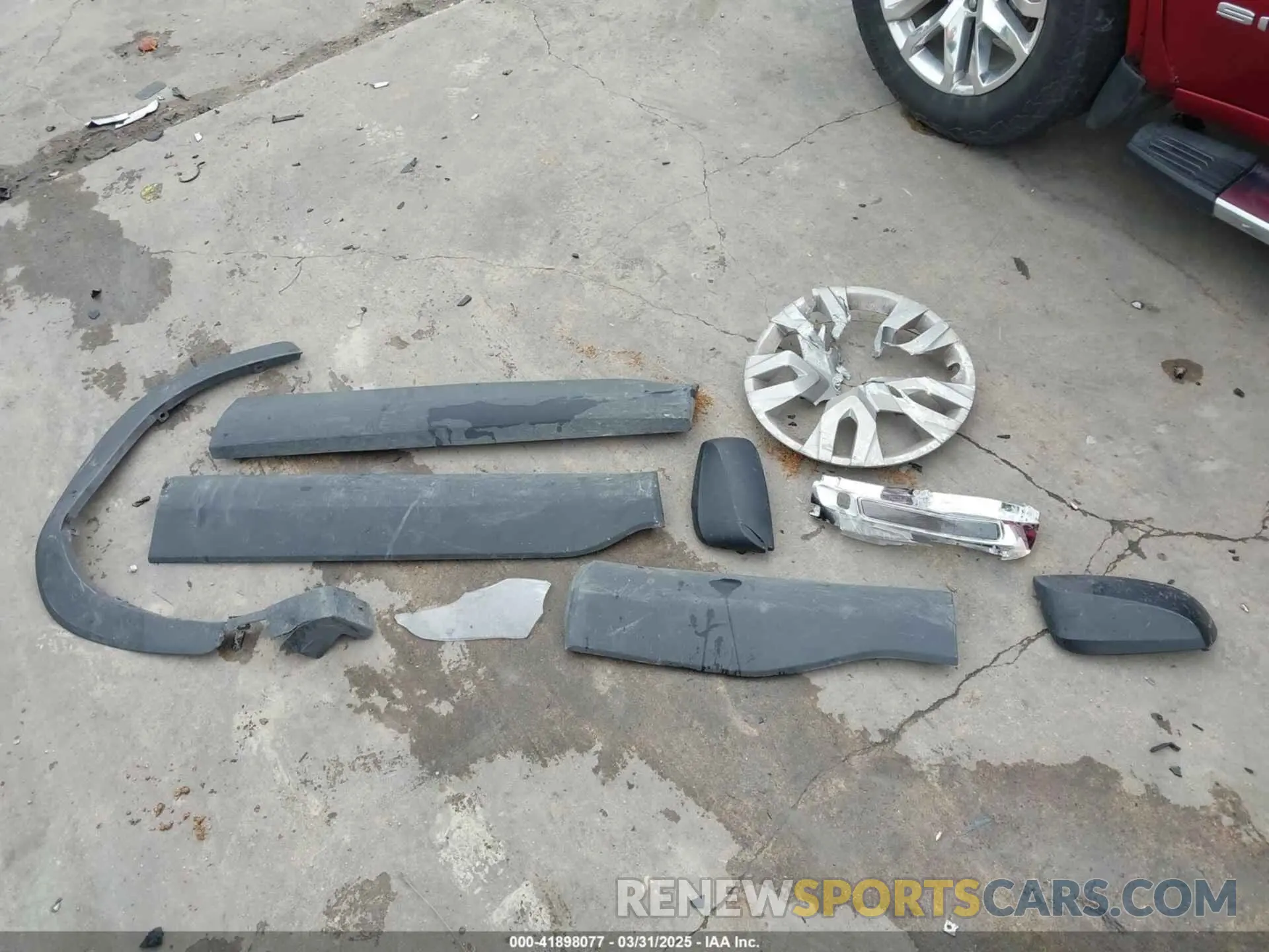 12 Фотография поврежденного автомобиля 7MUAAAAG9PV047205 TOYOTA COROLLA CROSS 2023