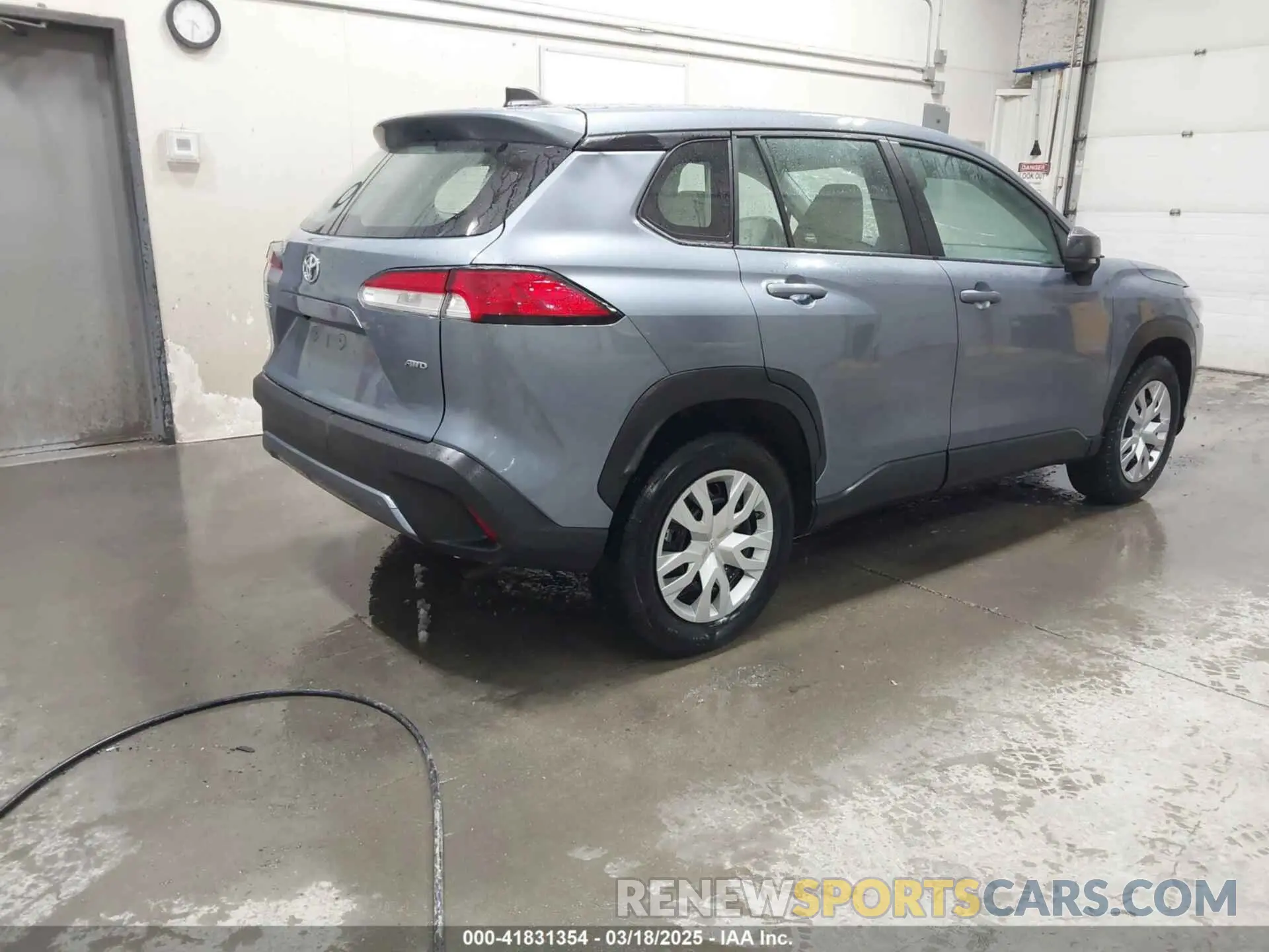 4 Фотография поврежденного автомобиля 7MUAAABG5PV056529 TOYOTA COROLLA CROSS 2023
