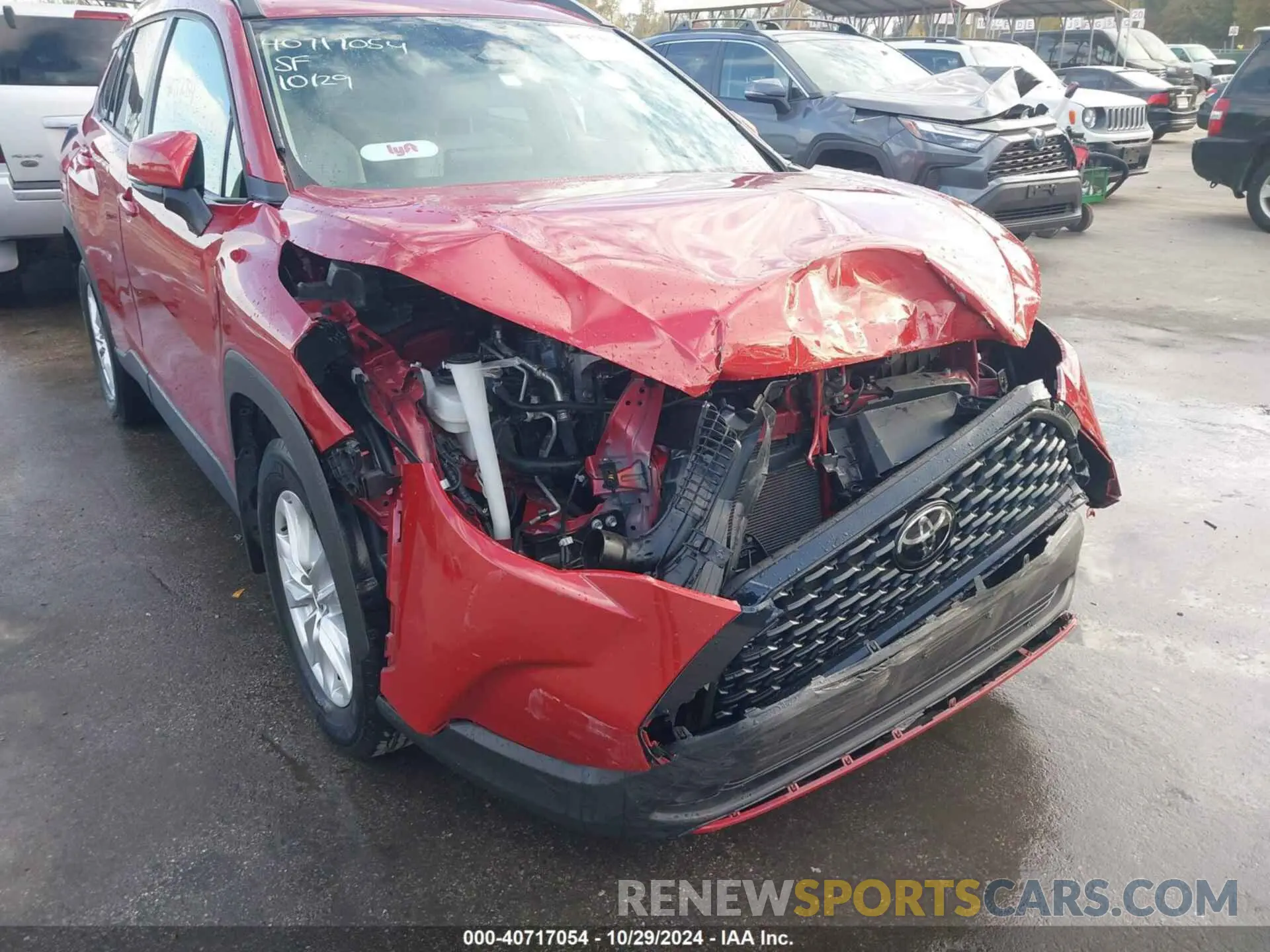18 Photograph of a damaged car 7MUBAAAG0PV058193 TOYOTA COROLLA CROSS 2023