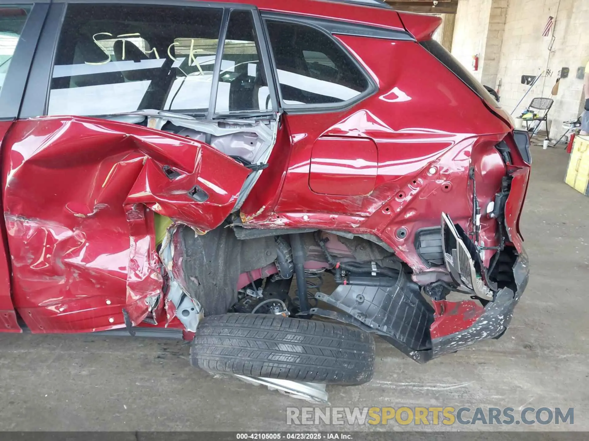6 Photograph of a damaged car 7MUBAAAG5PV057377 TOYOTA COROLLA CROSS 2023