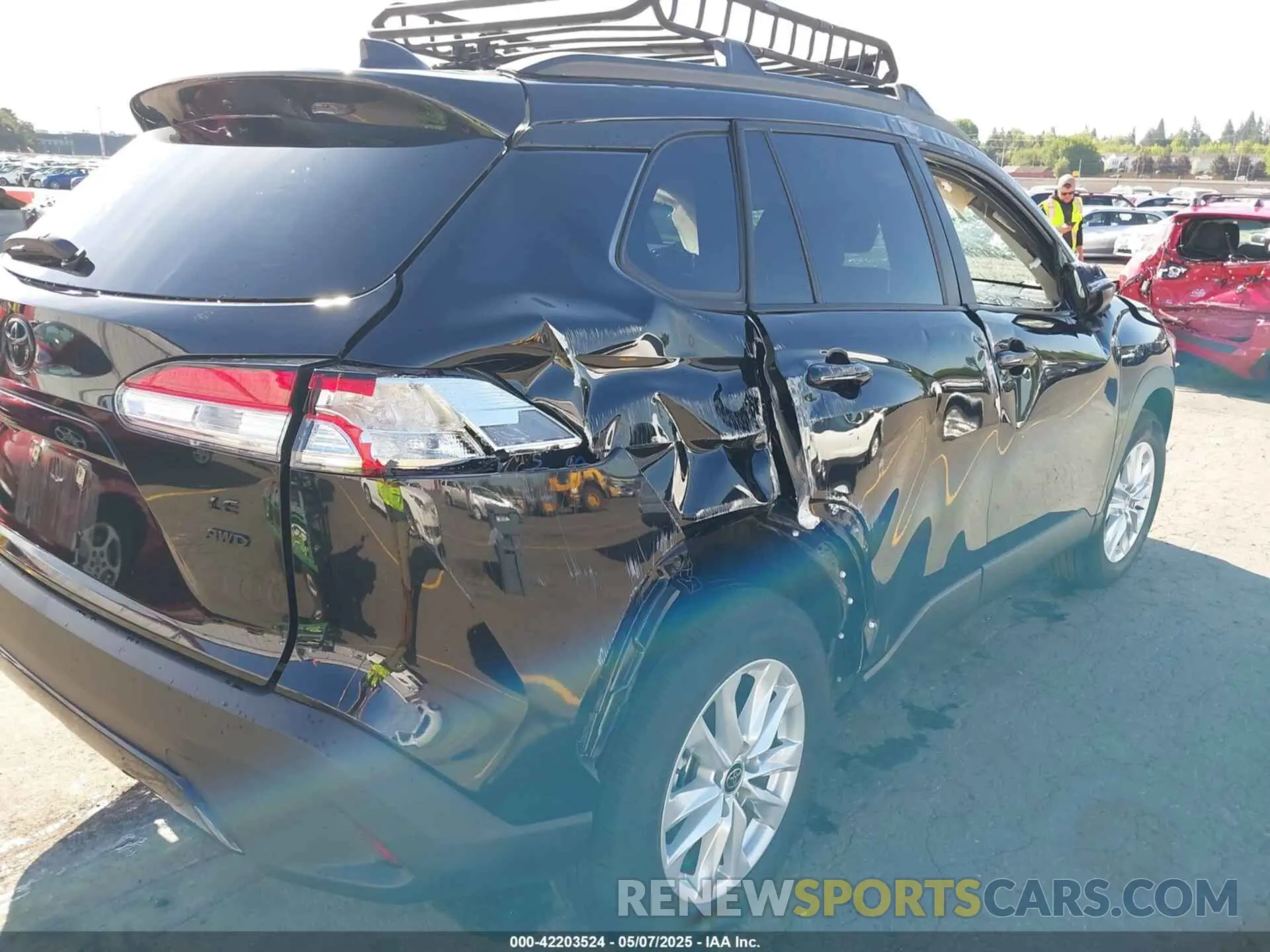 12 Photograph of a damaged car 7MUBAABG4PV052041 TOYOTA COROLLA CROSS 2023