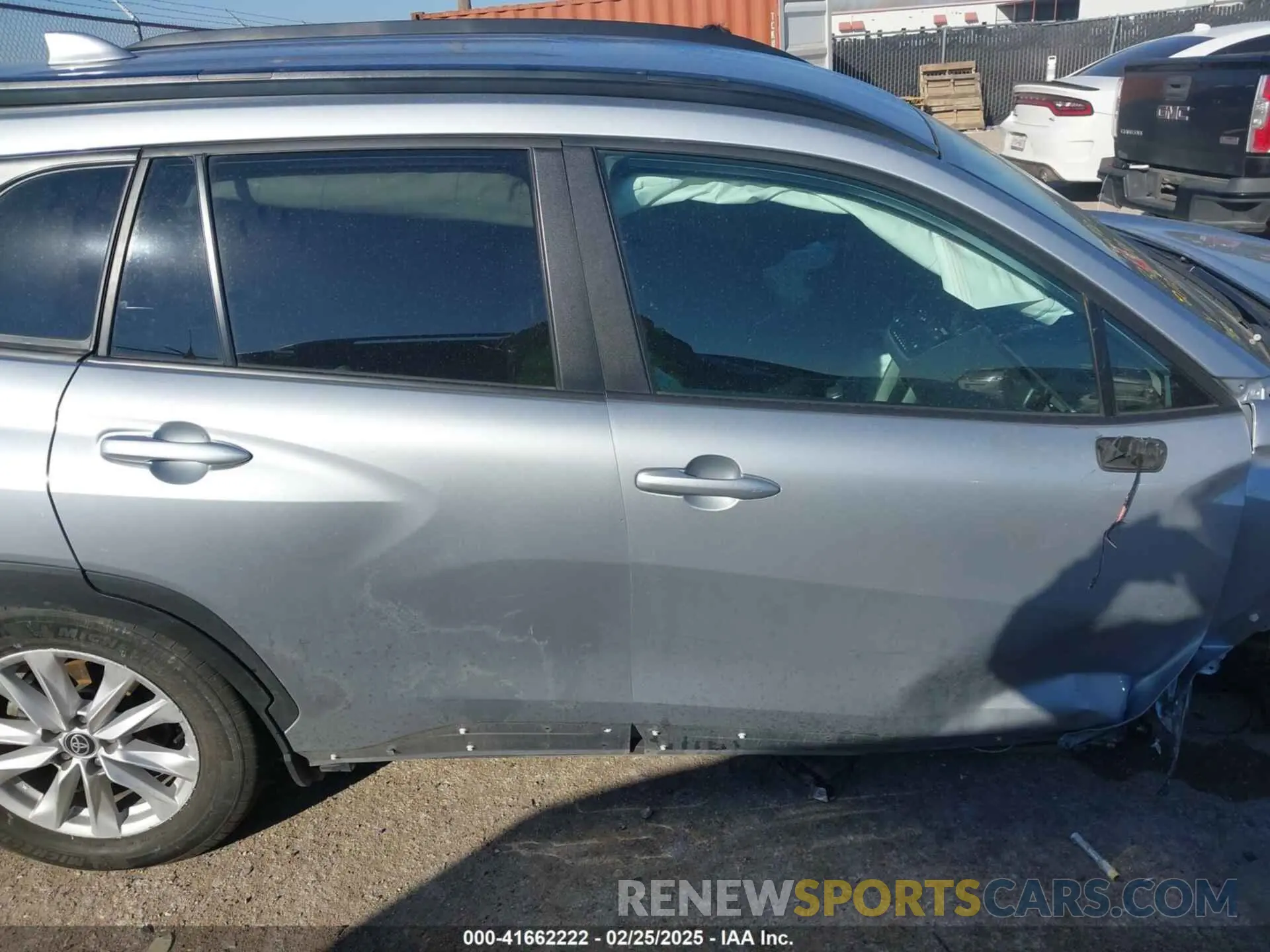 12 Photograph of a damaged car 7MUCAAAG5PV051857 TOYOTA COROLLA CROSS 2023