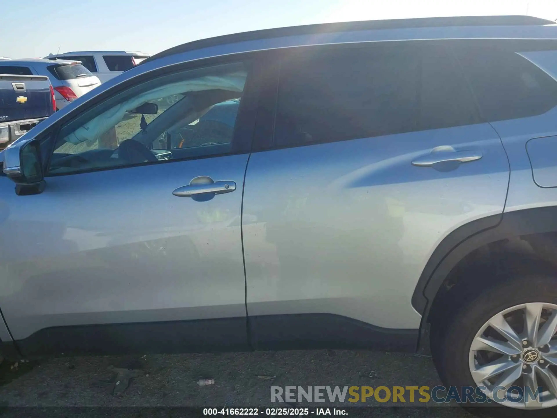 13 Photograph of a damaged car 7MUCAAAG5PV051857 TOYOTA COROLLA CROSS 2023