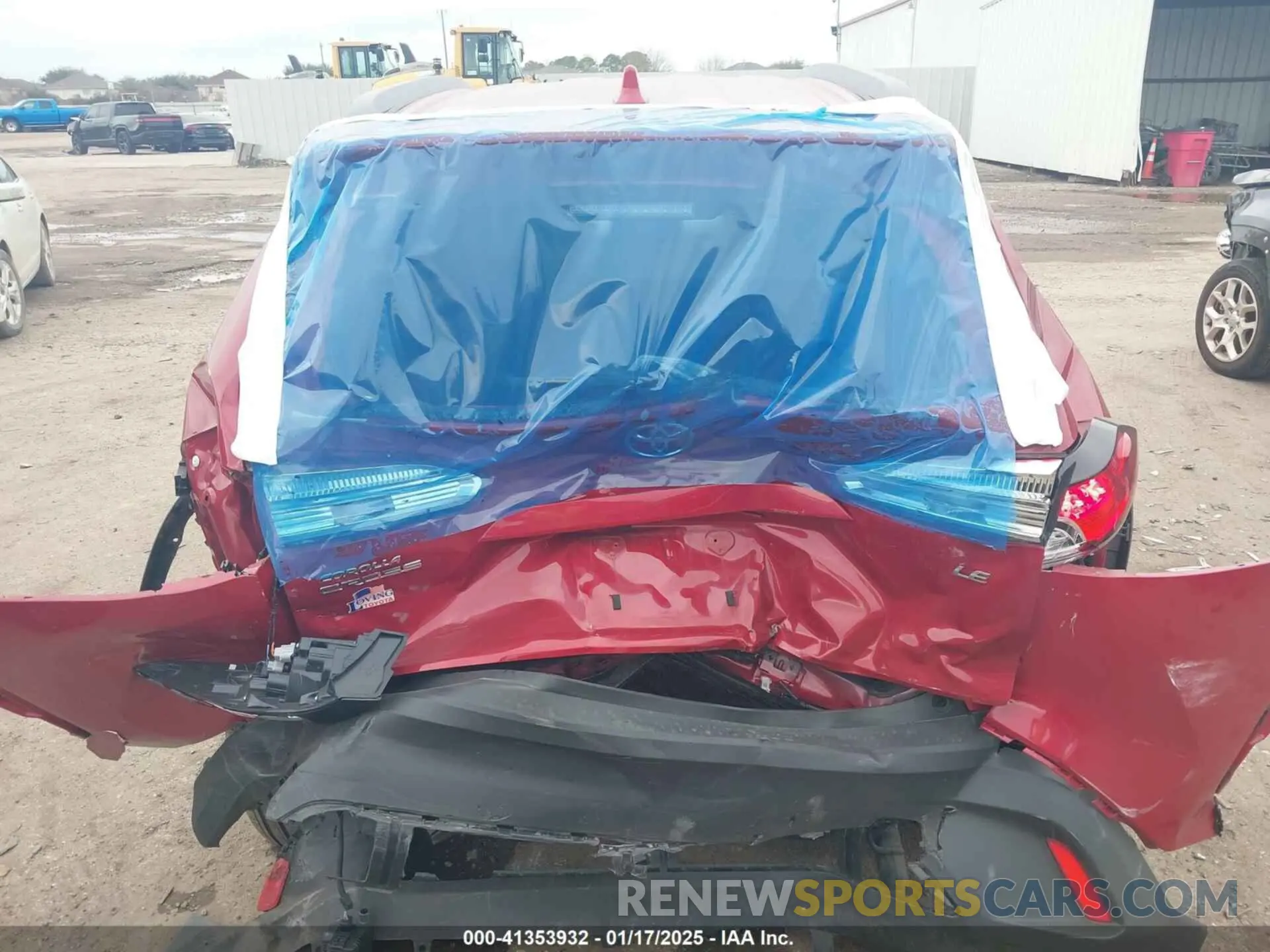 17 Photograph of a damaged car 7MUCAAAG9PV061534 TOYOTA COROLLA CROSS 2023