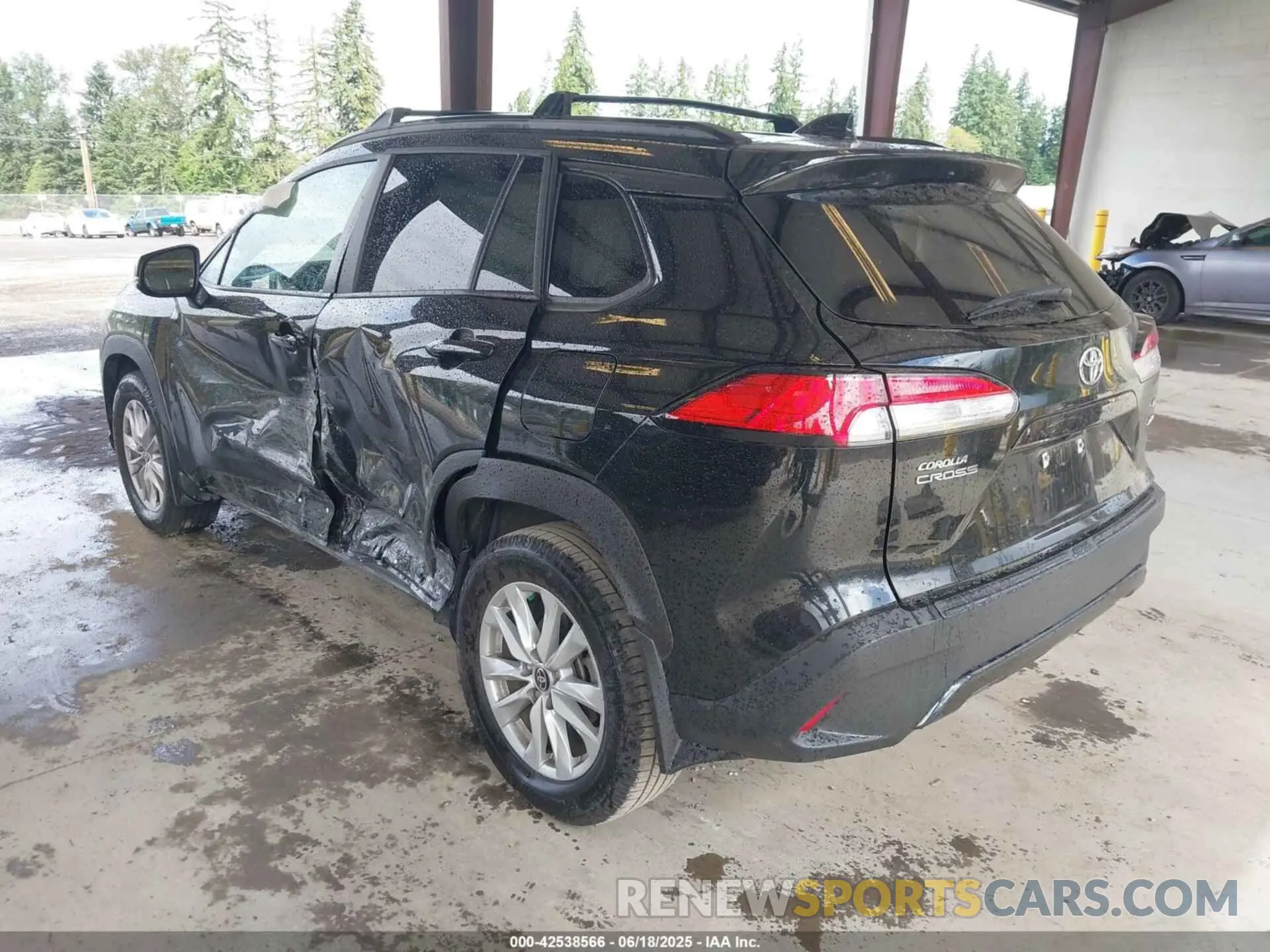 3 Photograph of a damaged car 7MUCAABG9PV051438 TOYOTA COROLLA CROSS 2023