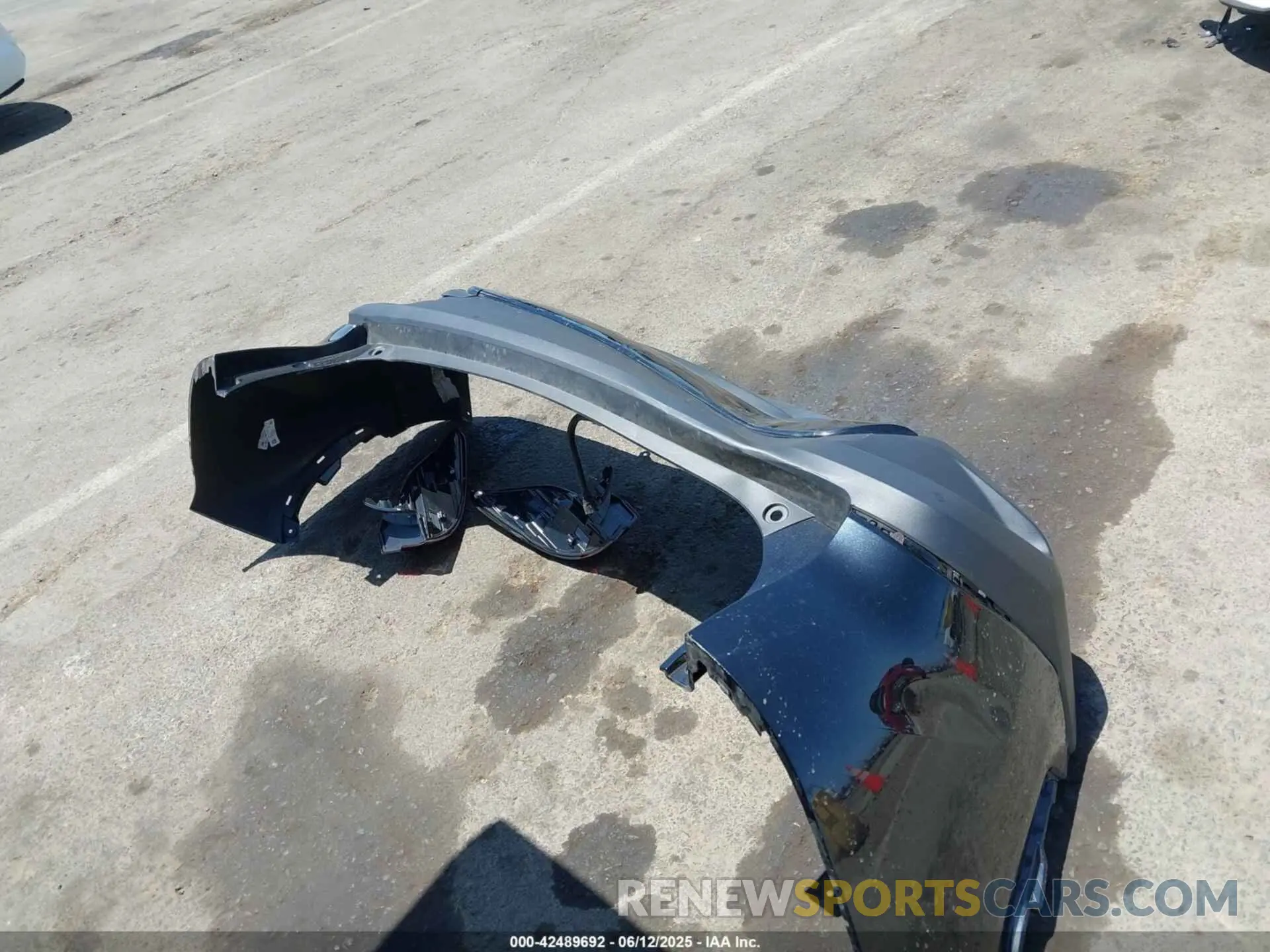 12 Photograph of a damaged car 7MUDAAAG3PV069634 TOYOTA COROLLA CROSS 2023