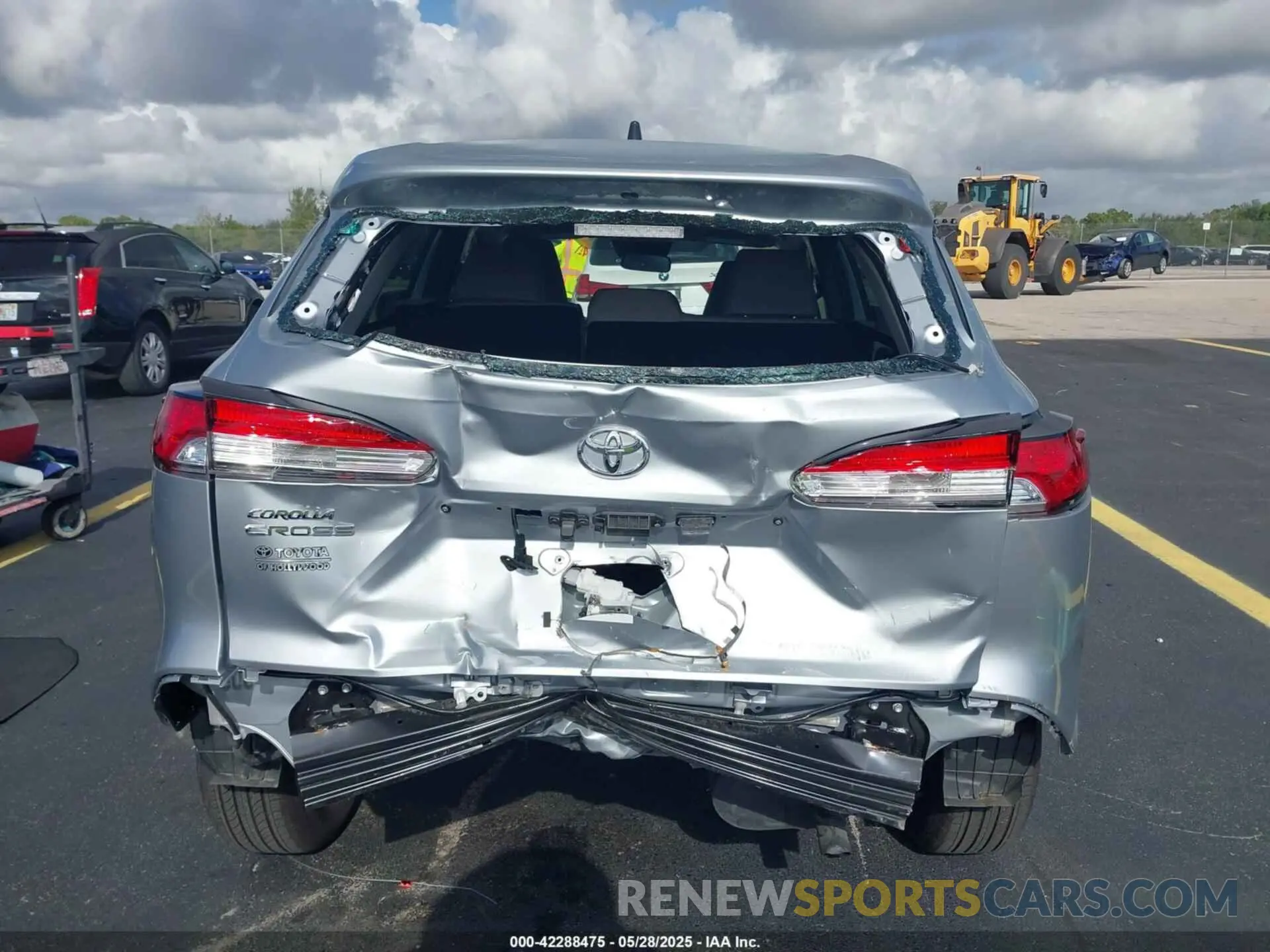 16 Photograph of a damaged car 7MUAAAAG2RV116884 TOYOTA COROLLA CROSS 2024