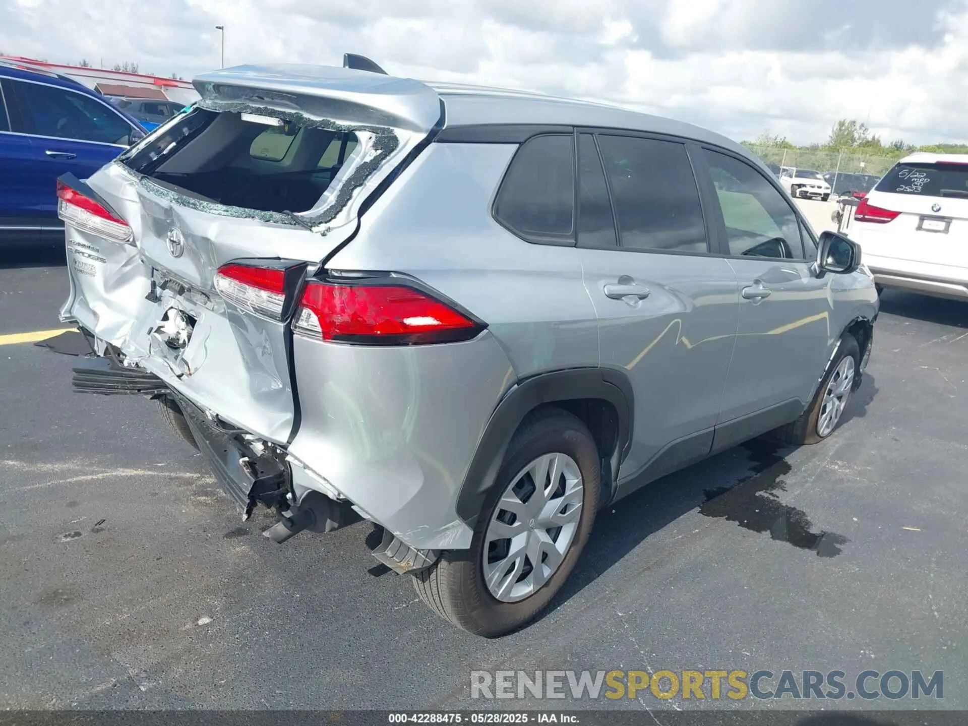 4 Photograph of a damaged car 7MUAAAAG2RV116884 TOYOTA COROLLA CROSS 2024