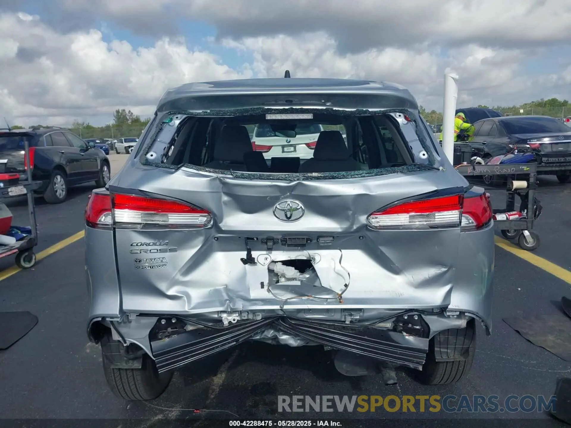 6 Photograph of a damaged car 7MUAAAAG2RV116884 TOYOTA COROLLA CROSS 2024