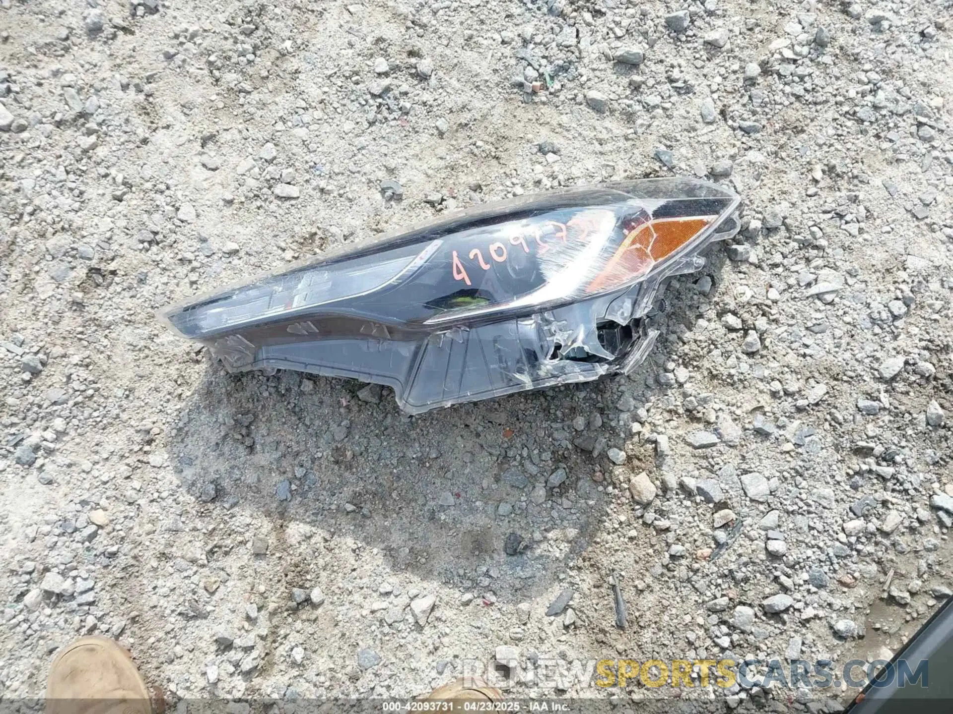 12 Photograph of a damaged car 7MUAAAAG7RV082571 TOYOTA COROLLA CROSS 2024