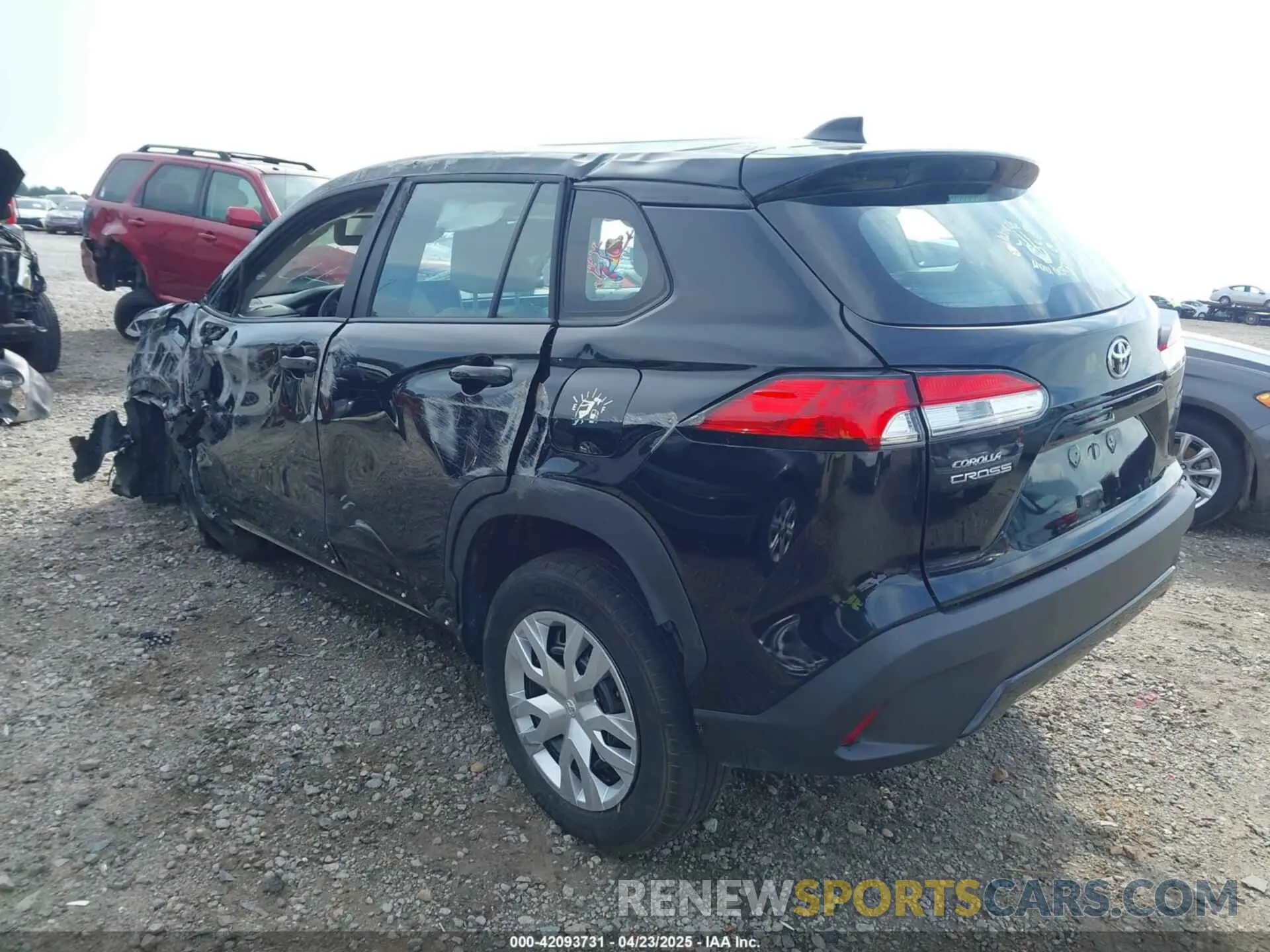 3 Photograph of a damaged car 7MUAAAAG7RV082571 TOYOTA COROLLA CROSS 2024
