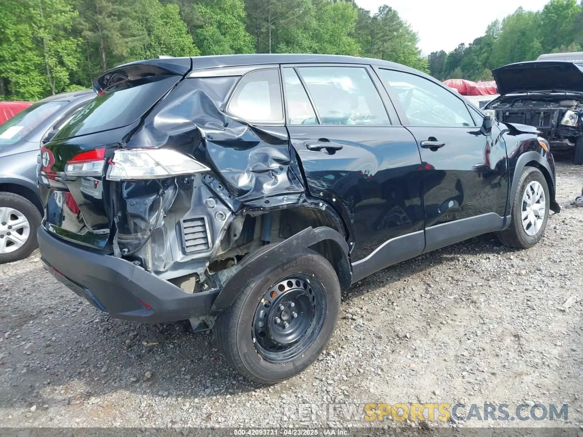 4 Photograph of a damaged car 7MUAAAAG7RV082571 TOYOTA COROLLA CROSS 2024