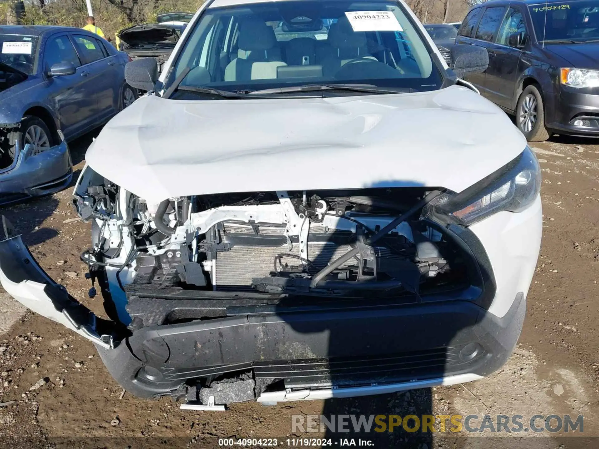 12 Photograph of a damaged car 7MUAAABG4RV094613 TOYOTA COROLLA CROSS 2024