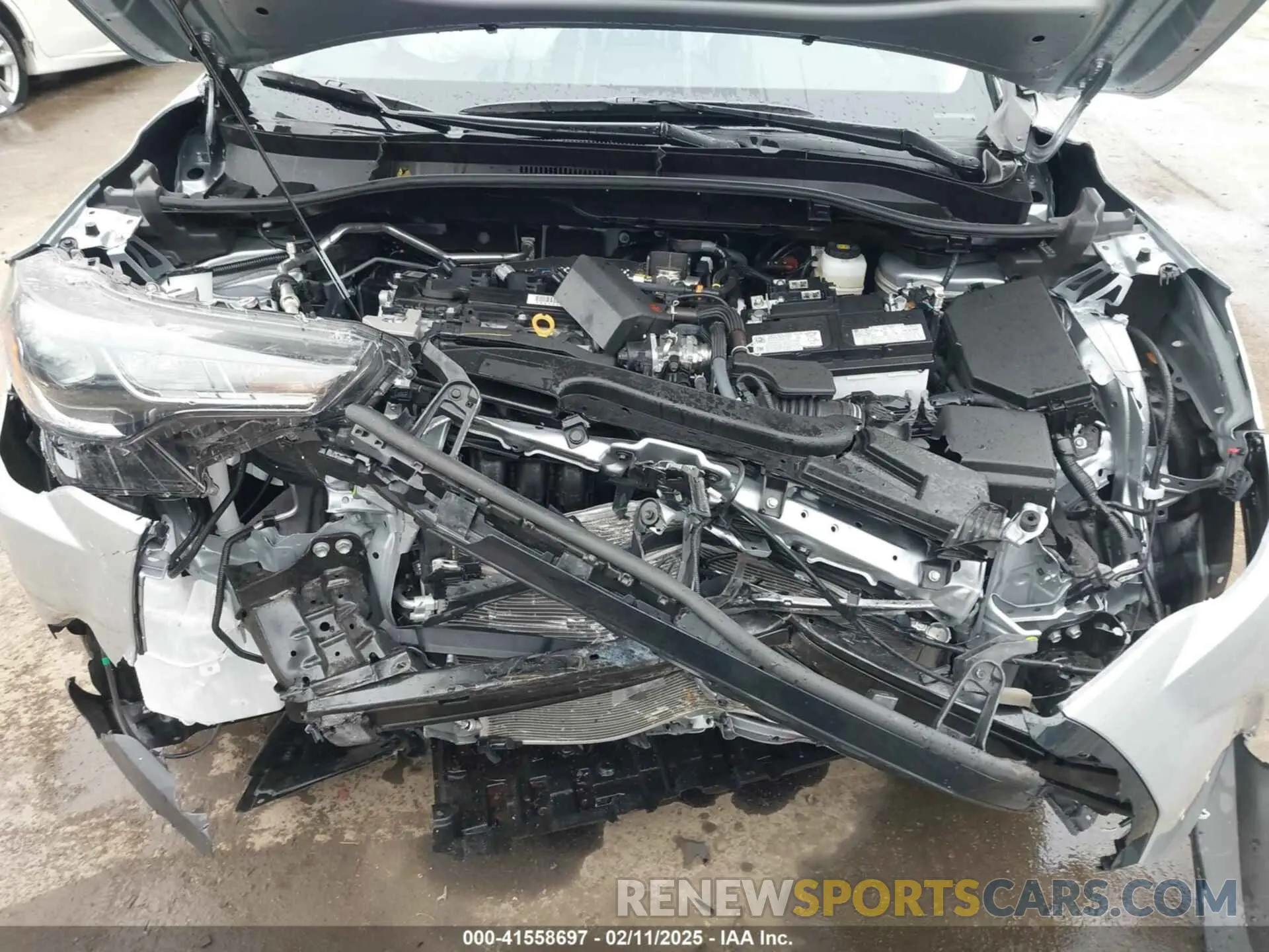 10 Photograph of a damaged car 7MUAAABGXRV107574 TOYOTA COROLLA CROSS 2024