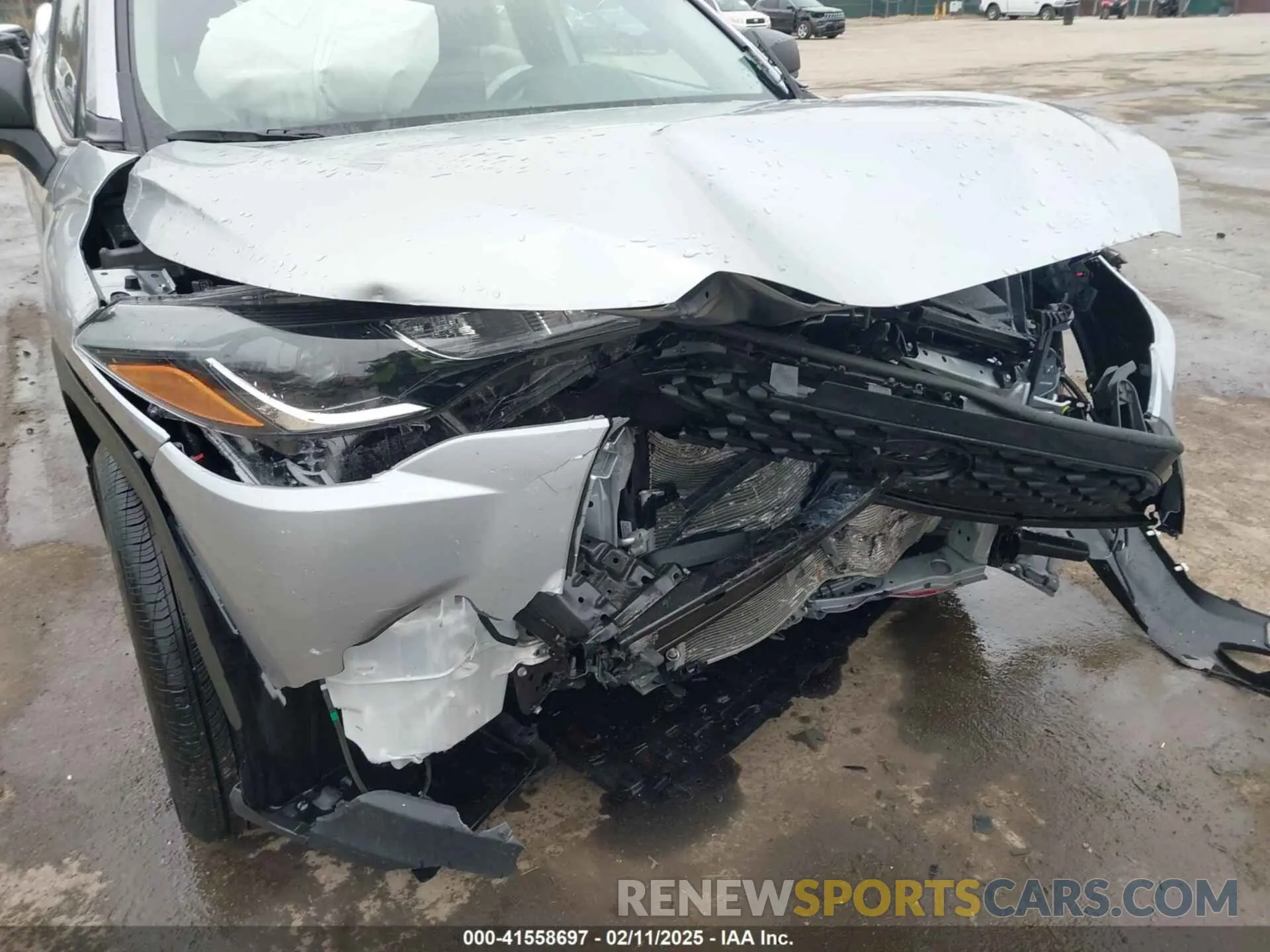 18 Photograph of a damaged car 7MUAAABGXRV107574 TOYOTA COROLLA CROSS 2024