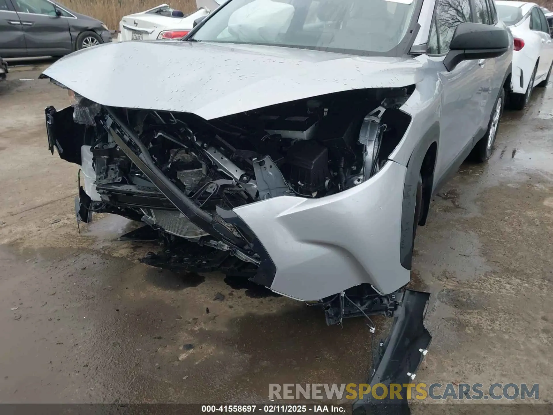 6 Photograph of a damaged car 7MUAAABGXRV107574 TOYOTA COROLLA CROSS 2024