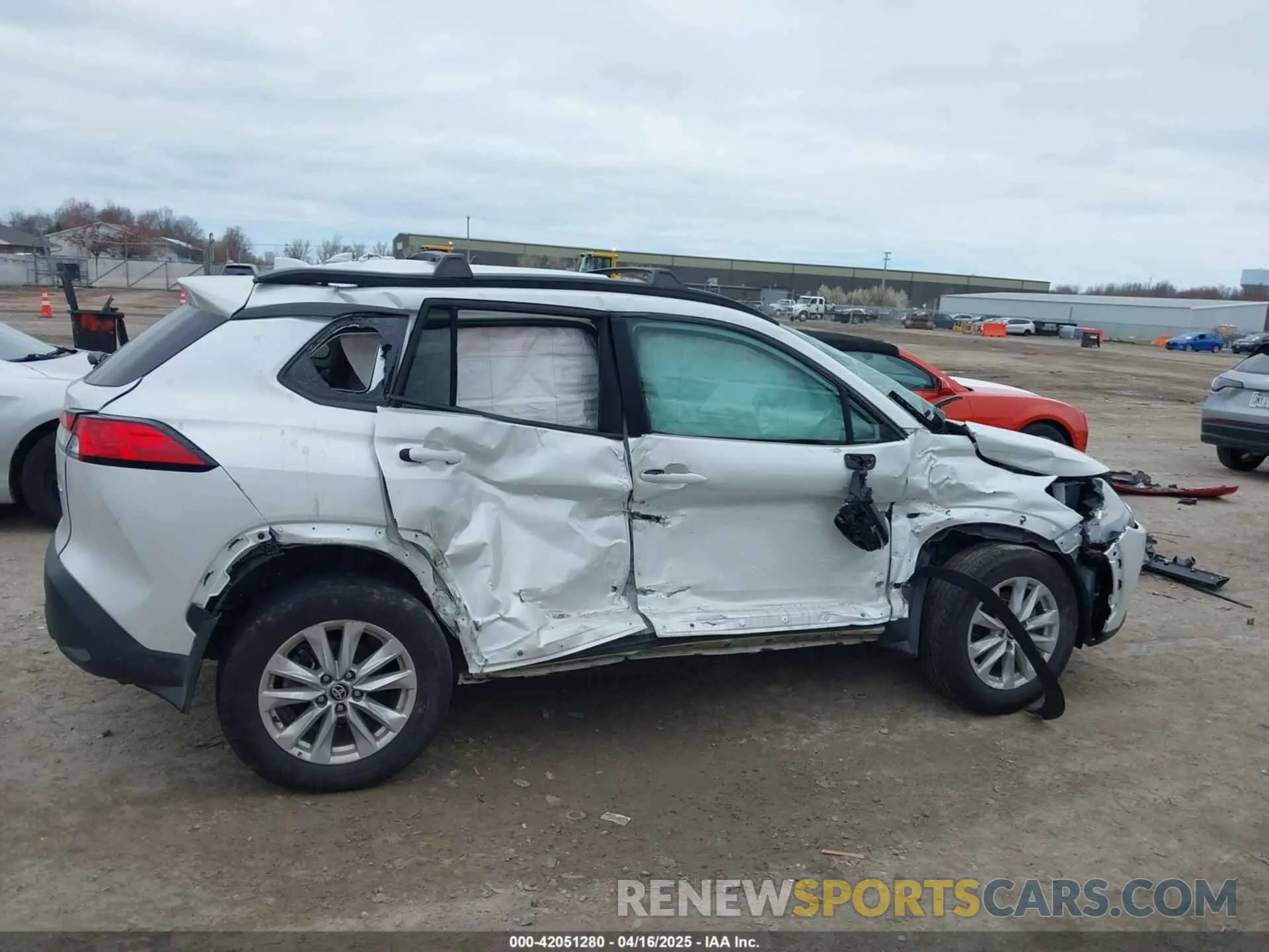 14 Фотография поврежденного автомобиля 7MUBAABG2RV103930 TOYOTA COROLLA CROSS 2024