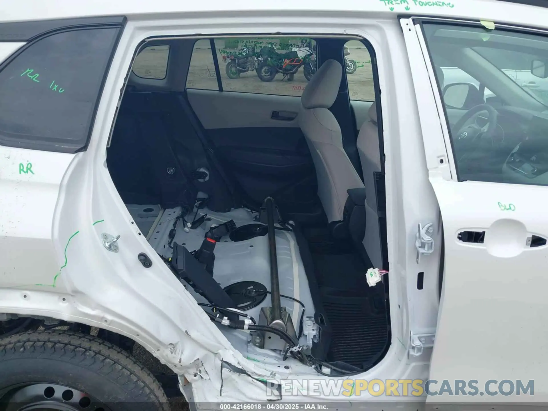 8 Фотография поврежденного автомобиля 7MUBAABGXRV106963 TOYOTA COROLLA CROSS 2024