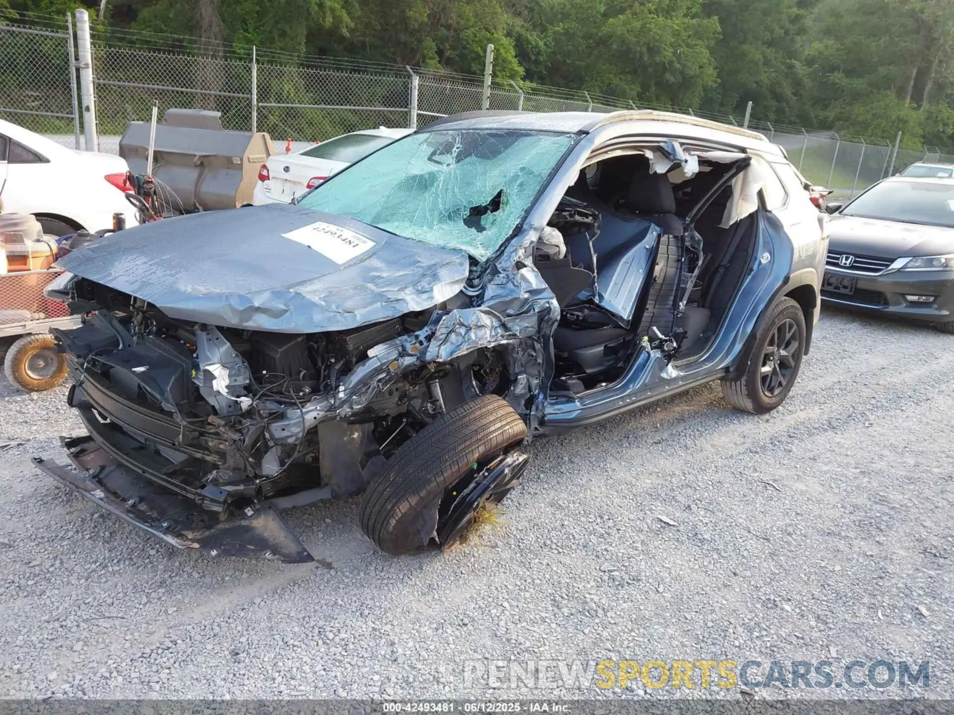 2 Photograph of a damaged car 7MUCAAAGXRV113501 TOYOTA COROLLA CROSS 2024