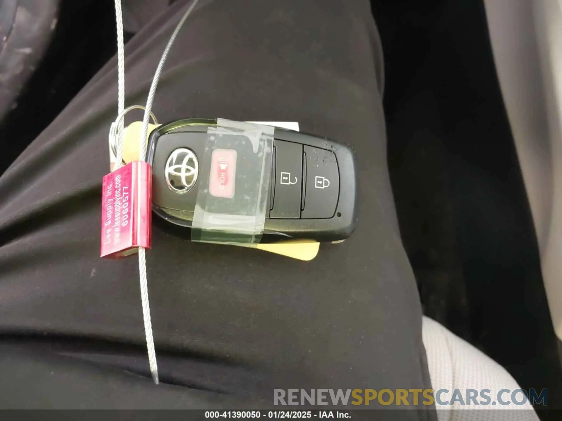 11 Фотография поврежденного автомобиля 7MUCAABGXRV102464 TOYOTA COROLLA CROSS 2024