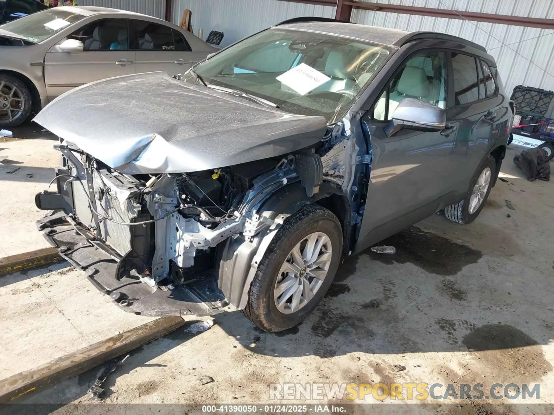 2 Фотография поврежденного автомобиля 7MUCAABGXRV102464 TOYOTA COROLLA CROSS 2024