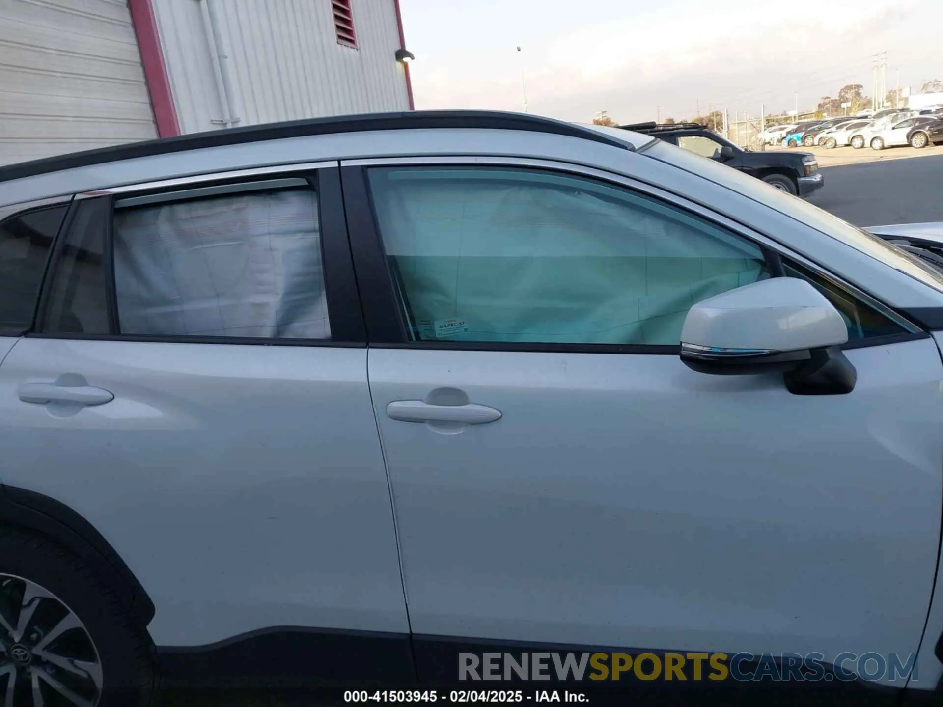 12 Photograph of a damaged car 7MUDAAAG0RV077662 TOYOTA COROLLA CROSS 2024
