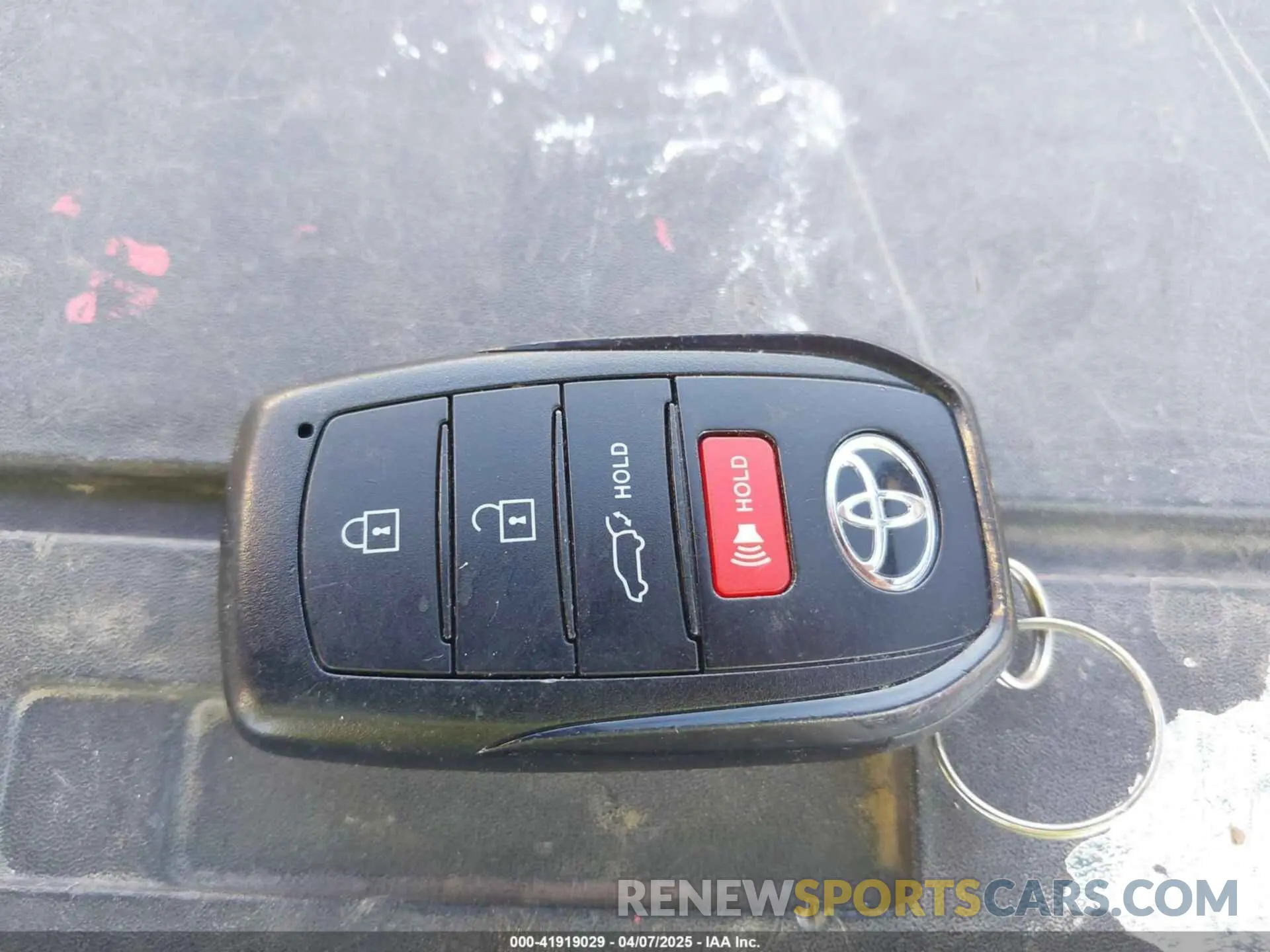 11 Photograph of a damaged car 7MUDAAAG3RV083617 TOYOTA COROLLA CROSS 2024
