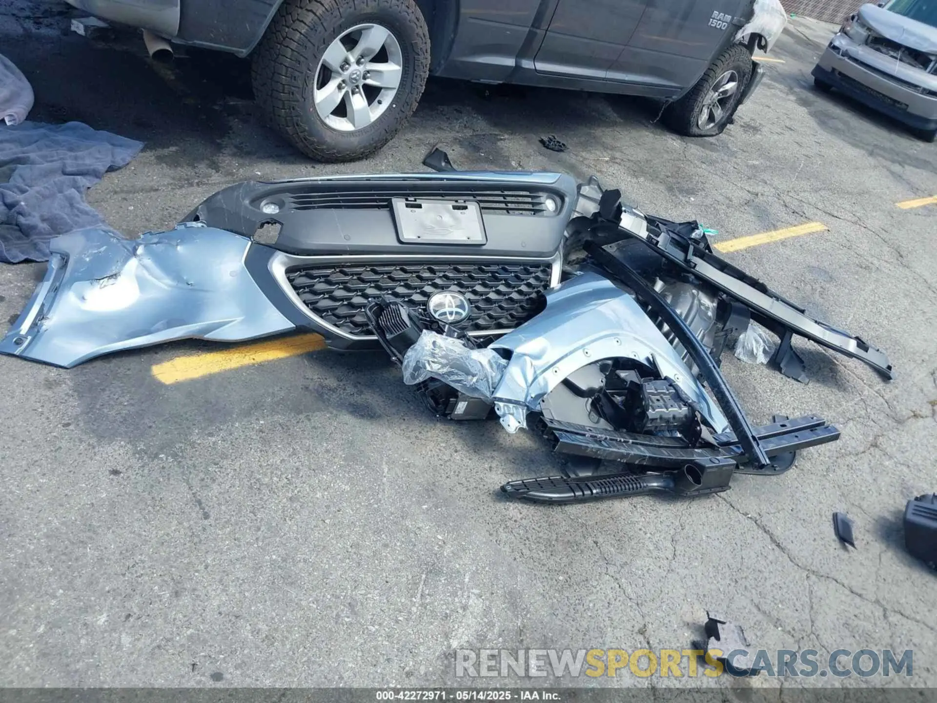12 Photograph of a damaged car 7MUDAAAG4RV112364 TOYOTA COROLLA CROSS 2024