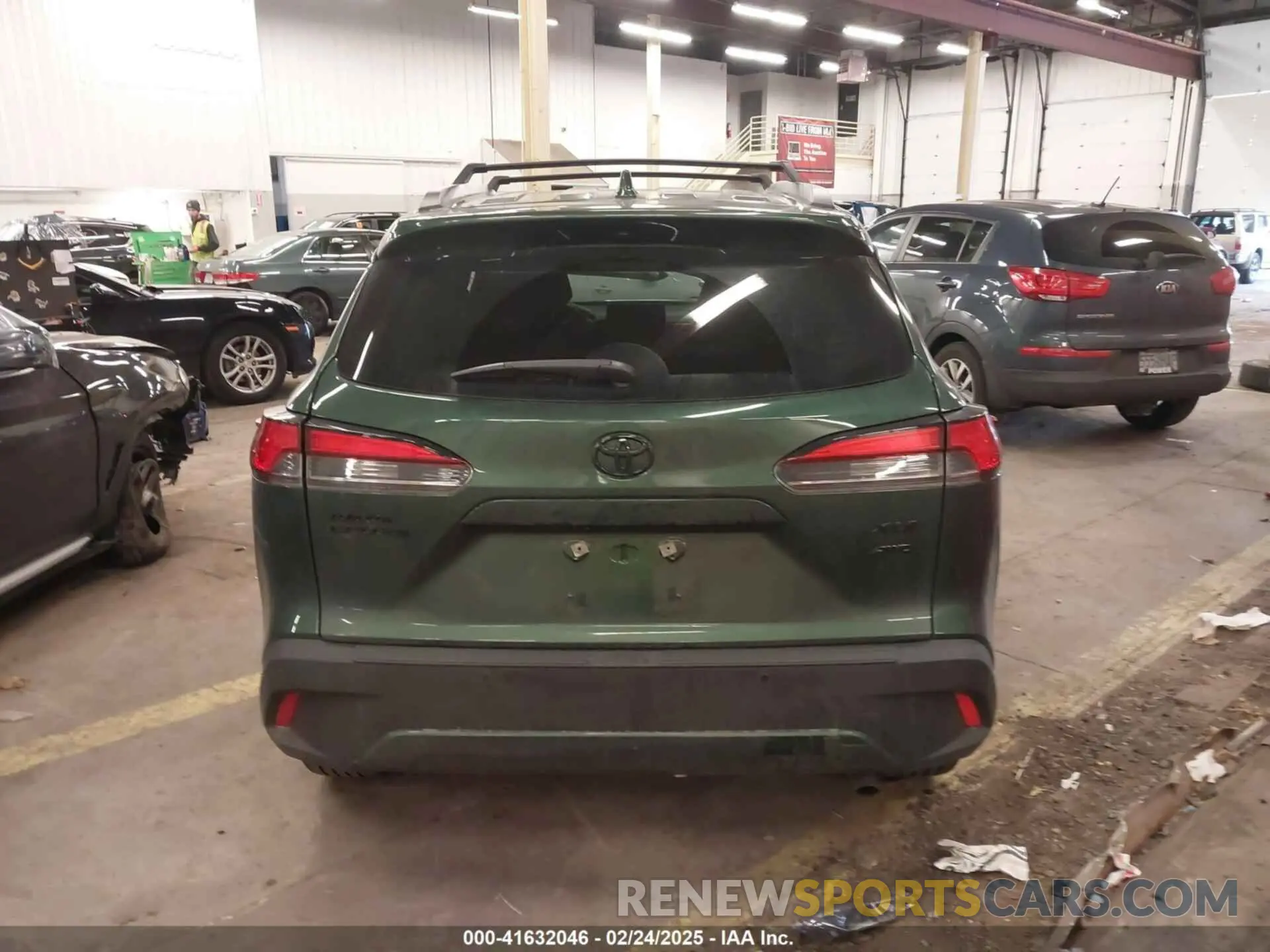 16 Photograph of a damaged car 7MUDAABG6RV113756 TOYOTA COROLLA CROSS 2024