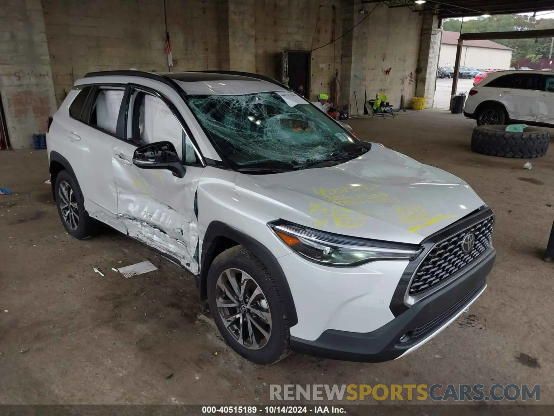 6 Photograph of a damaged car 7MUDAABG9RV104386 TOYOTA COROLLA CROSS 2024