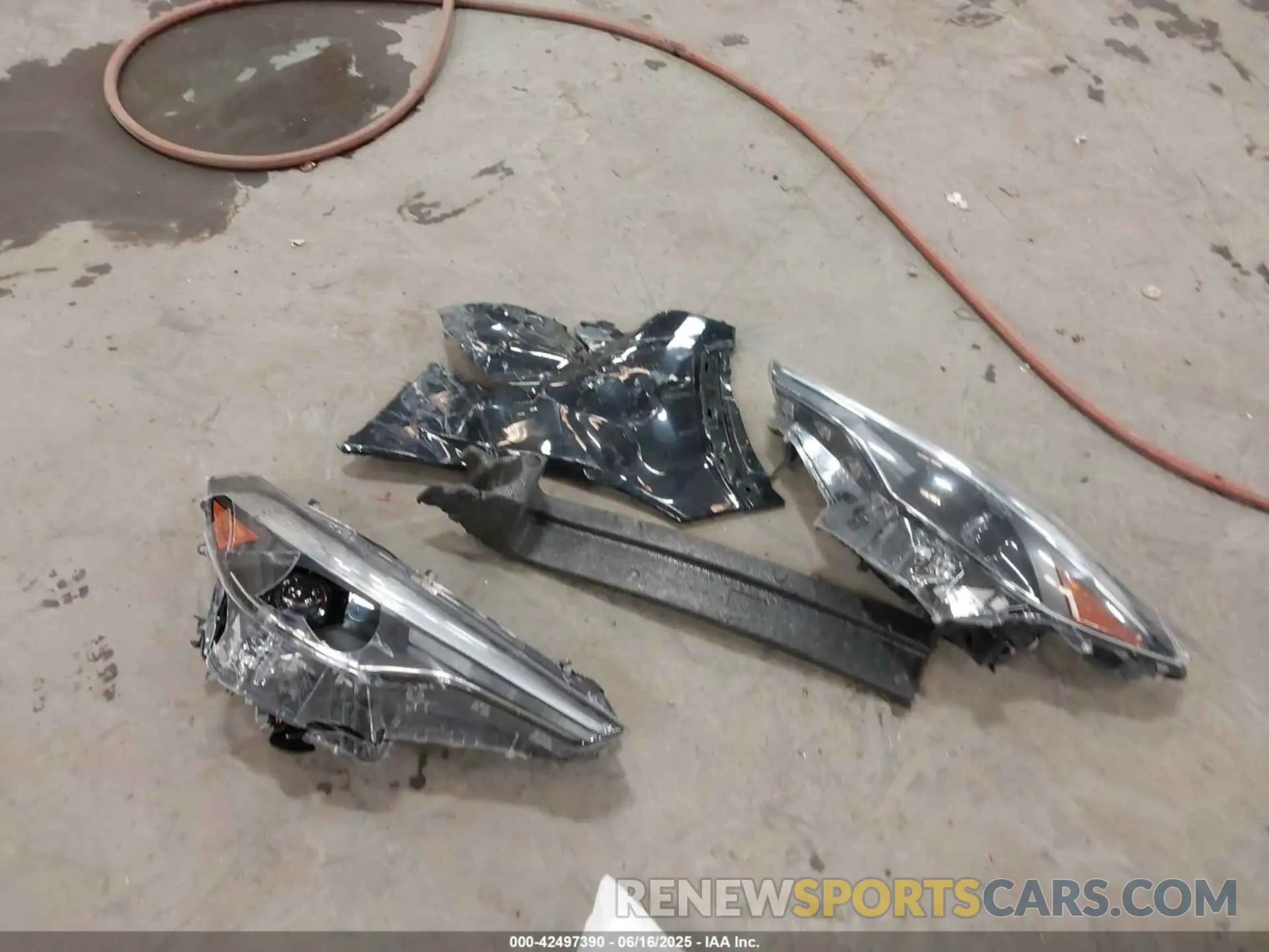 12 Photograph of a damaged car 7MUEAABG8RV083003 TOYOTA COROLLA CROSS 2024