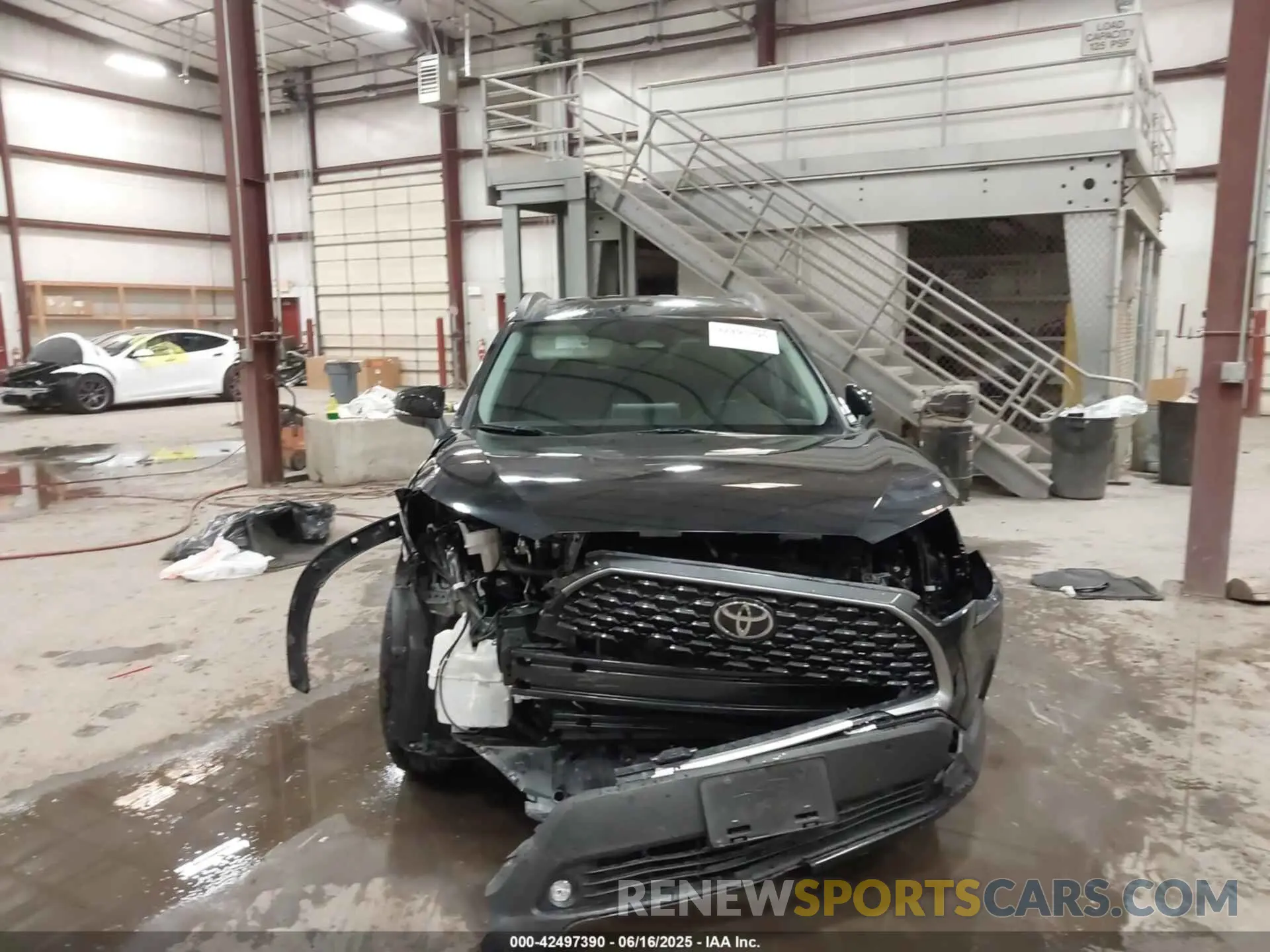 13 Photograph of a damaged car 7MUEAABG8RV083003 TOYOTA COROLLA CROSS 2024