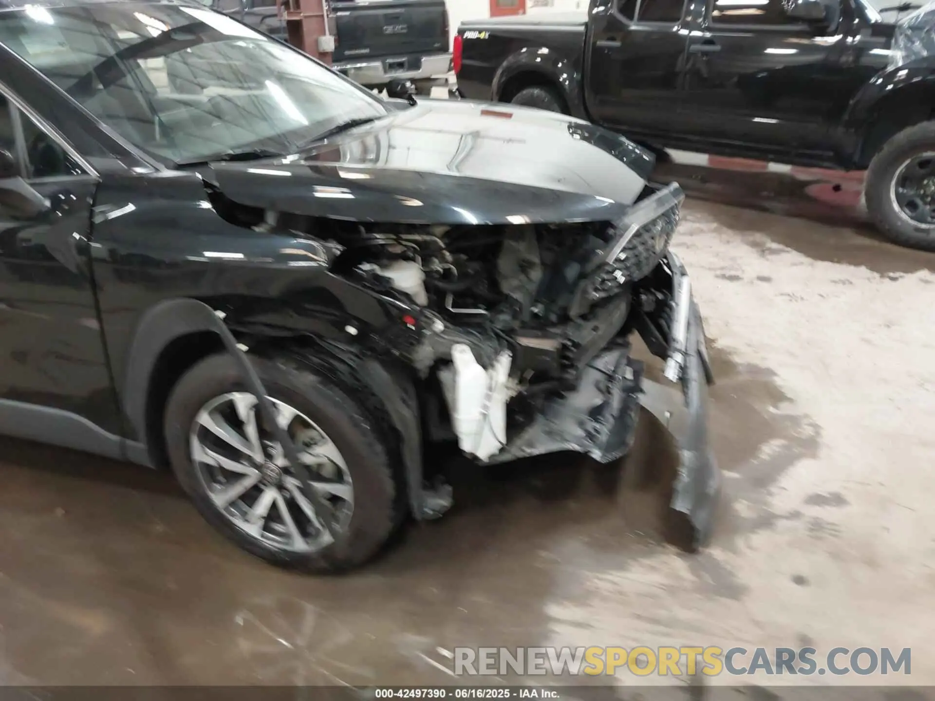 19 Photograph of a damaged car 7MUEAABG8RV083003 TOYOTA COROLLA CROSS 2024