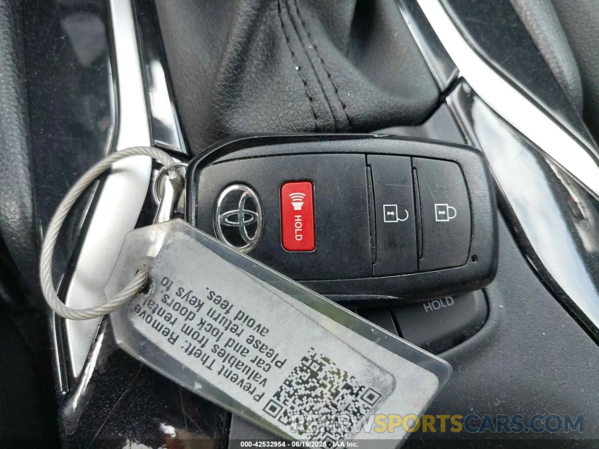 11 Photograph of a damaged car 7MUEAABG9RV080854 TOYOTA COROLLA CROSS 2024