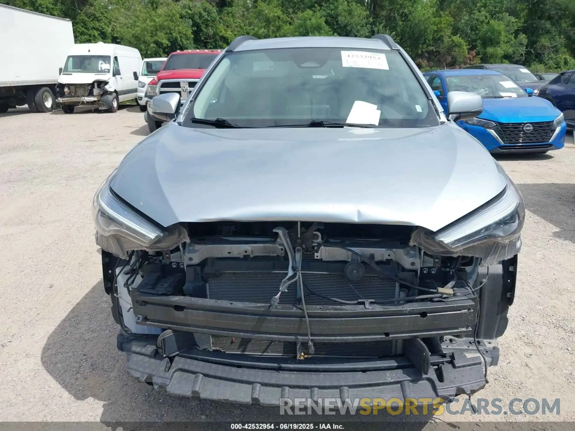 12 Photograph of a damaged car 7MUEAABG9RV080854 TOYOTA COROLLA CROSS 2024