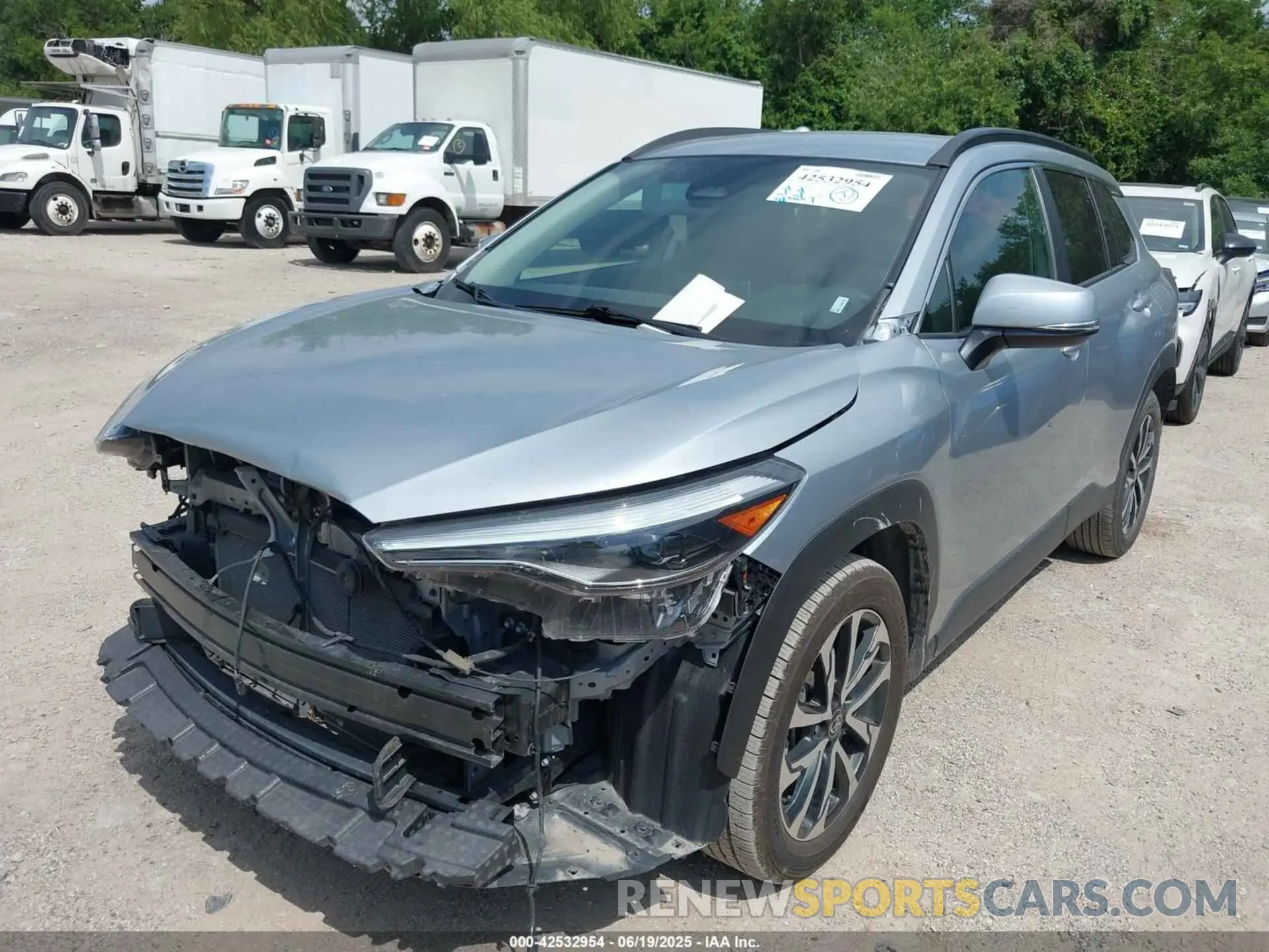 2 Photograph of a damaged car 7MUEAABG9RV080854 TOYOTA COROLLA CROSS 2024
