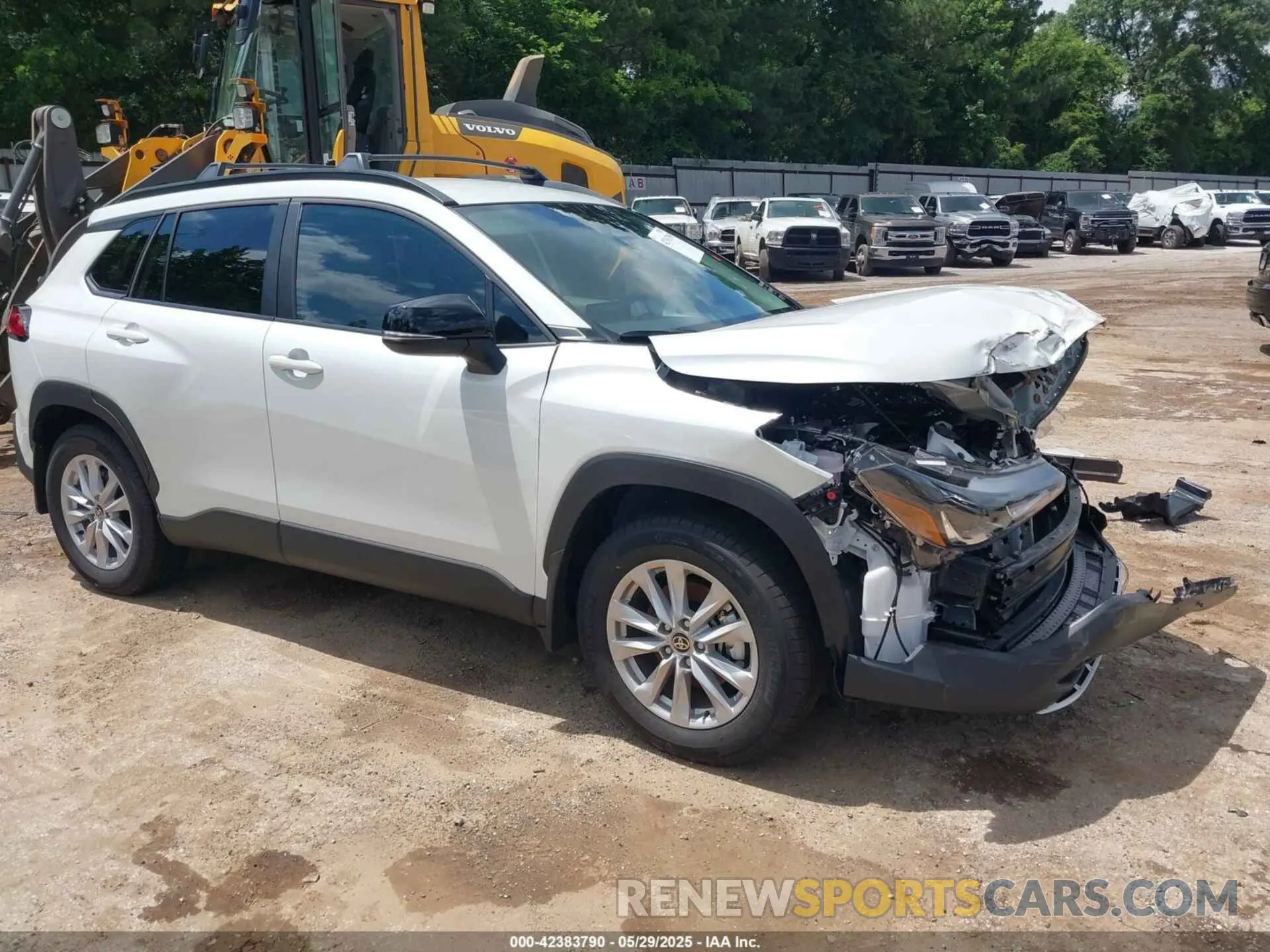 1 Photograph of a damaged car 7MUCAAAG2SV131223 TOYOTA COROLLA CROSS 2025