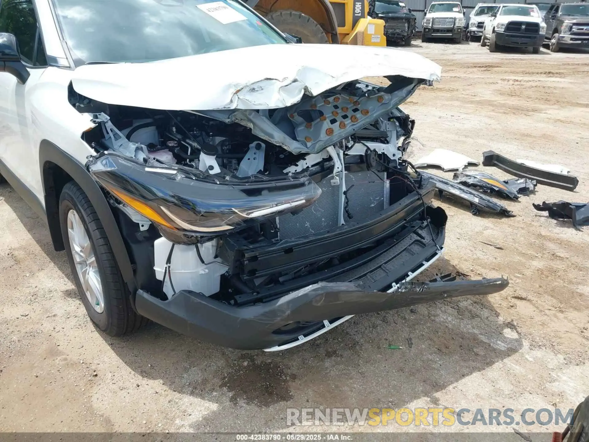 18 Photograph of a damaged car 7MUCAAAG2SV131223 TOYOTA COROLLA CROSS 2025