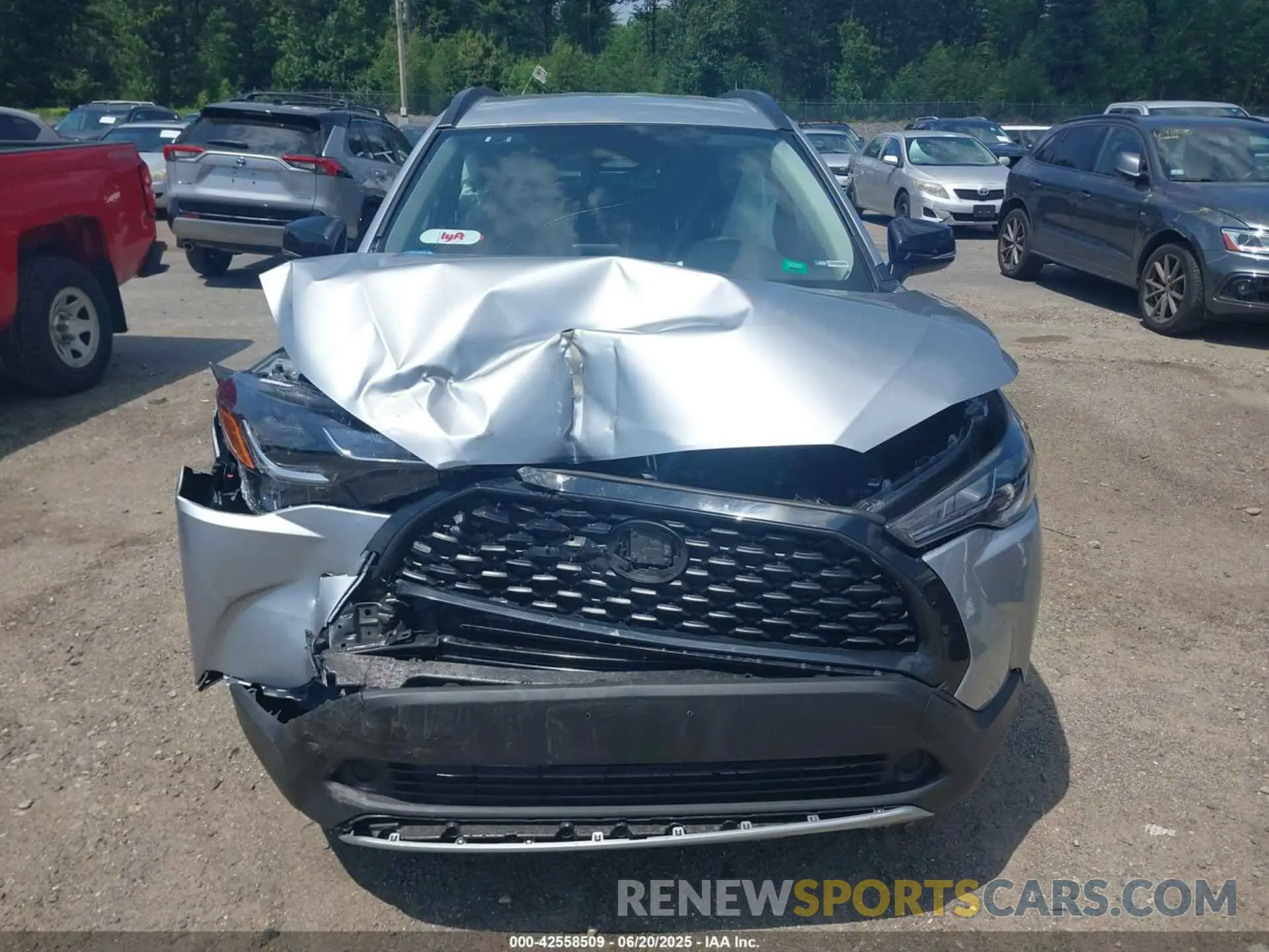 12 Photograph of a damaged car 7MUCAABG4SV124806 TOYOTA COROLLA CROSS 2025