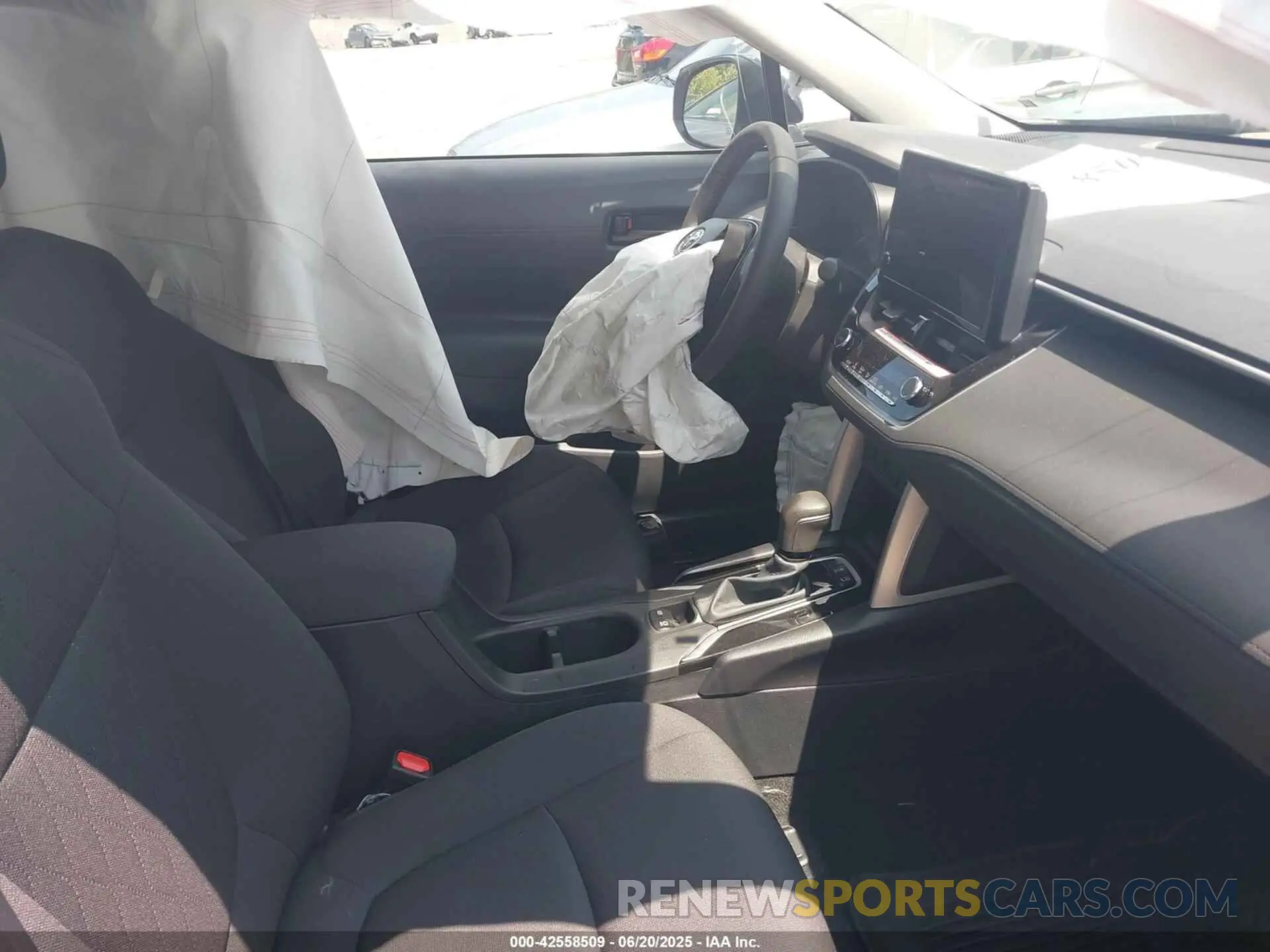 5 Photograph of a damaged car 7MUCAABG4SV124806 TOYOTA COROLLA CROSS 2025