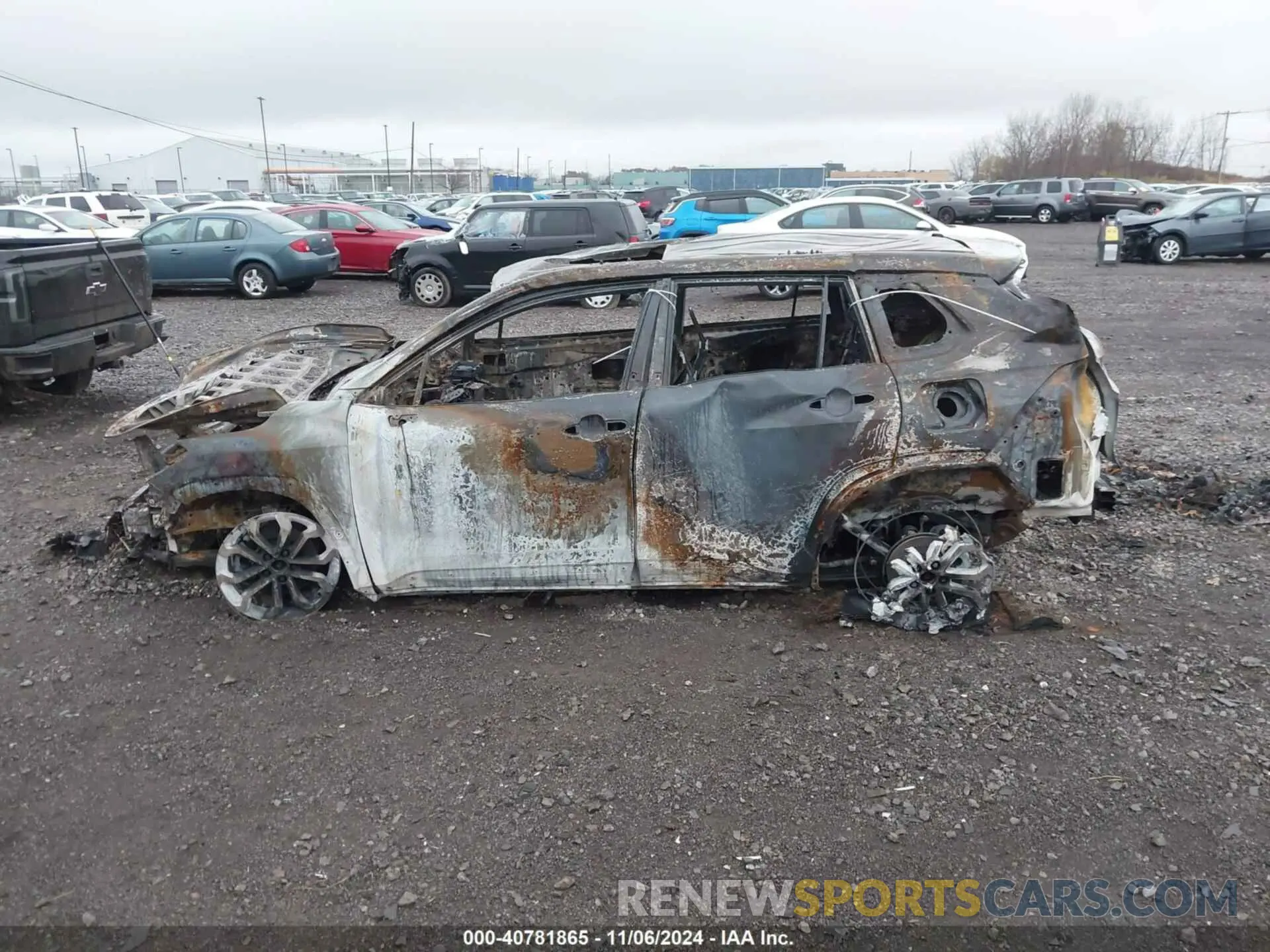 13 Photograph of a damaged car 7MUFBABG0PV012795 TOYOTA COROLLA CROSS HYBRID 2023