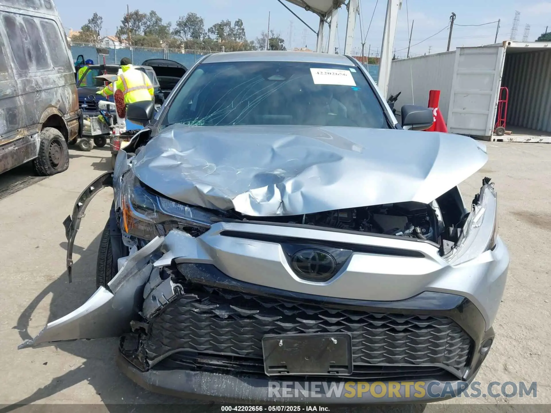 12 Photograph of a damaged car 7MUFBABG1PV014992 TOYOTA COROLLA CROSS HYBRID 2023